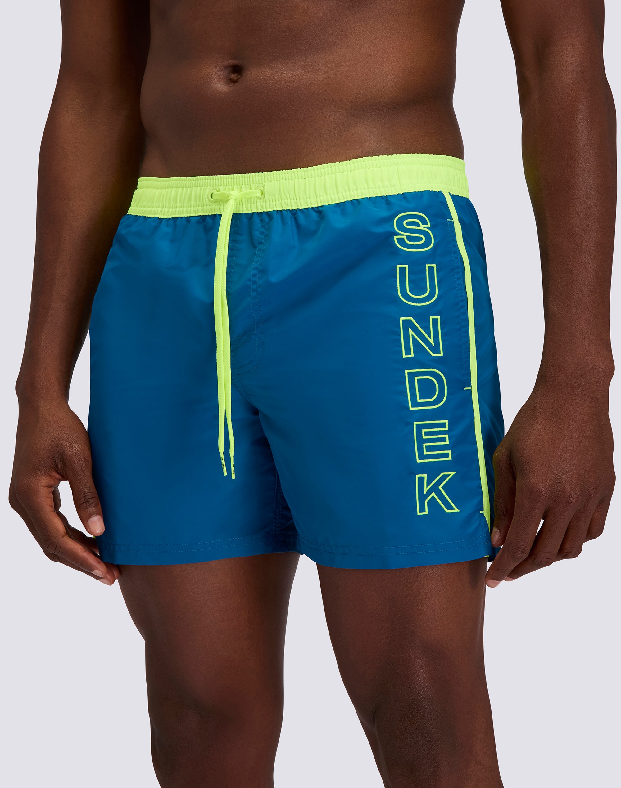 sundek-costume-da-bagno-uomo-corto-iconic-taffeta-con-piping-a-contrasto-2 image 3