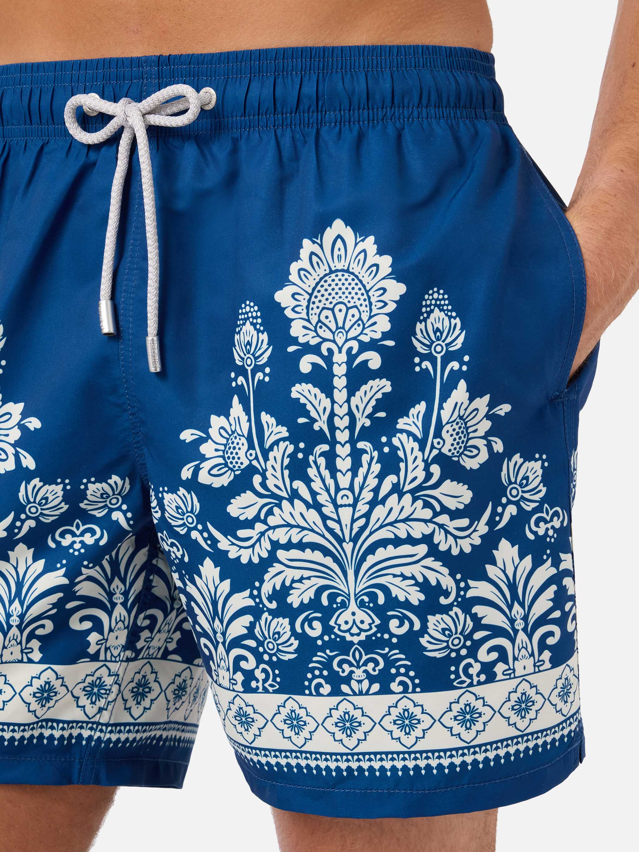 mc2-saint-barth-gustavia-costume-mare-uomo-blu-stampa-floreale-ornamentale image 4
