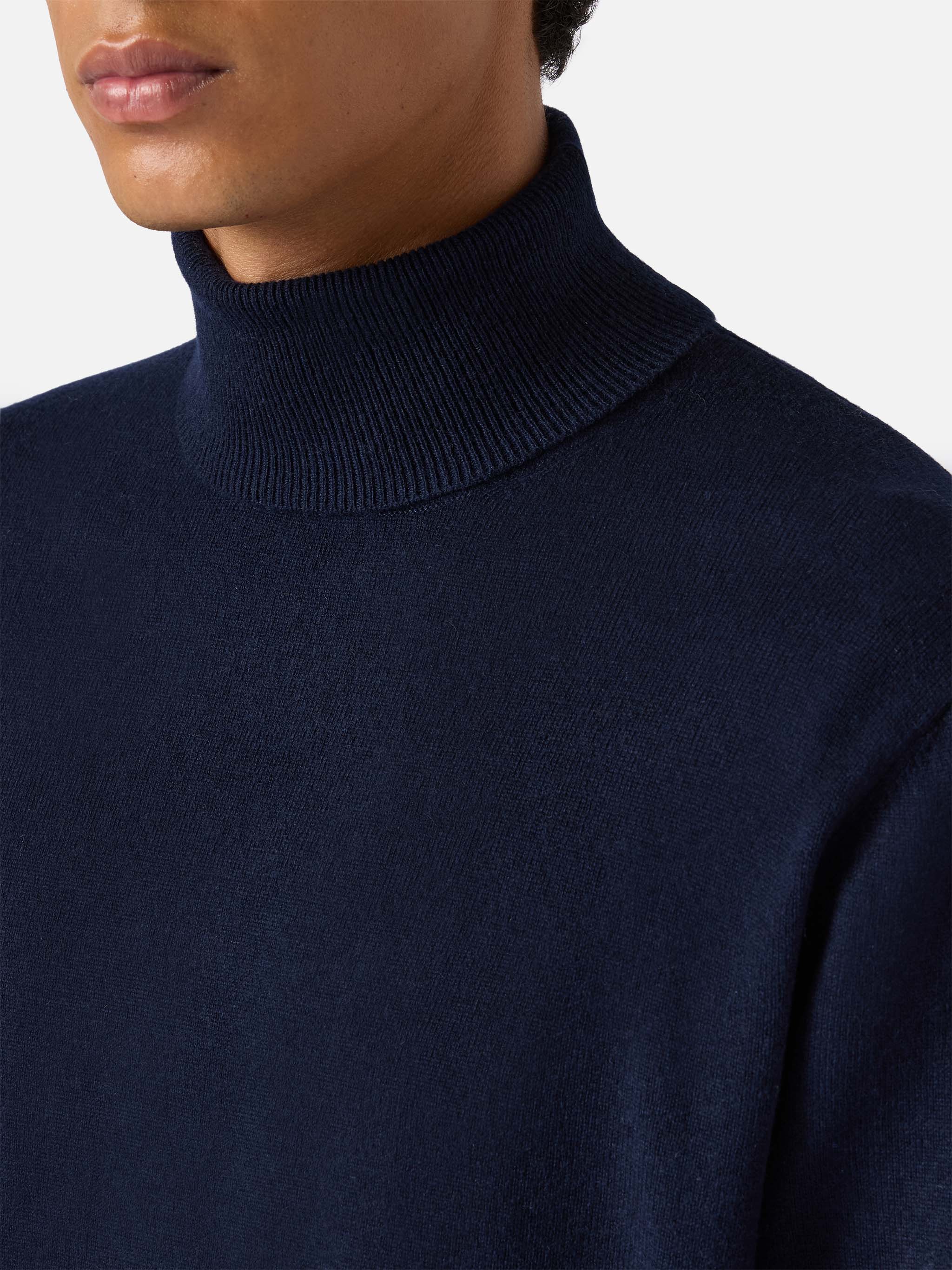 mc2-saint-barth-bond-dolcevita-uomo-blu-notte-lana-merino-e-cashmere image 2