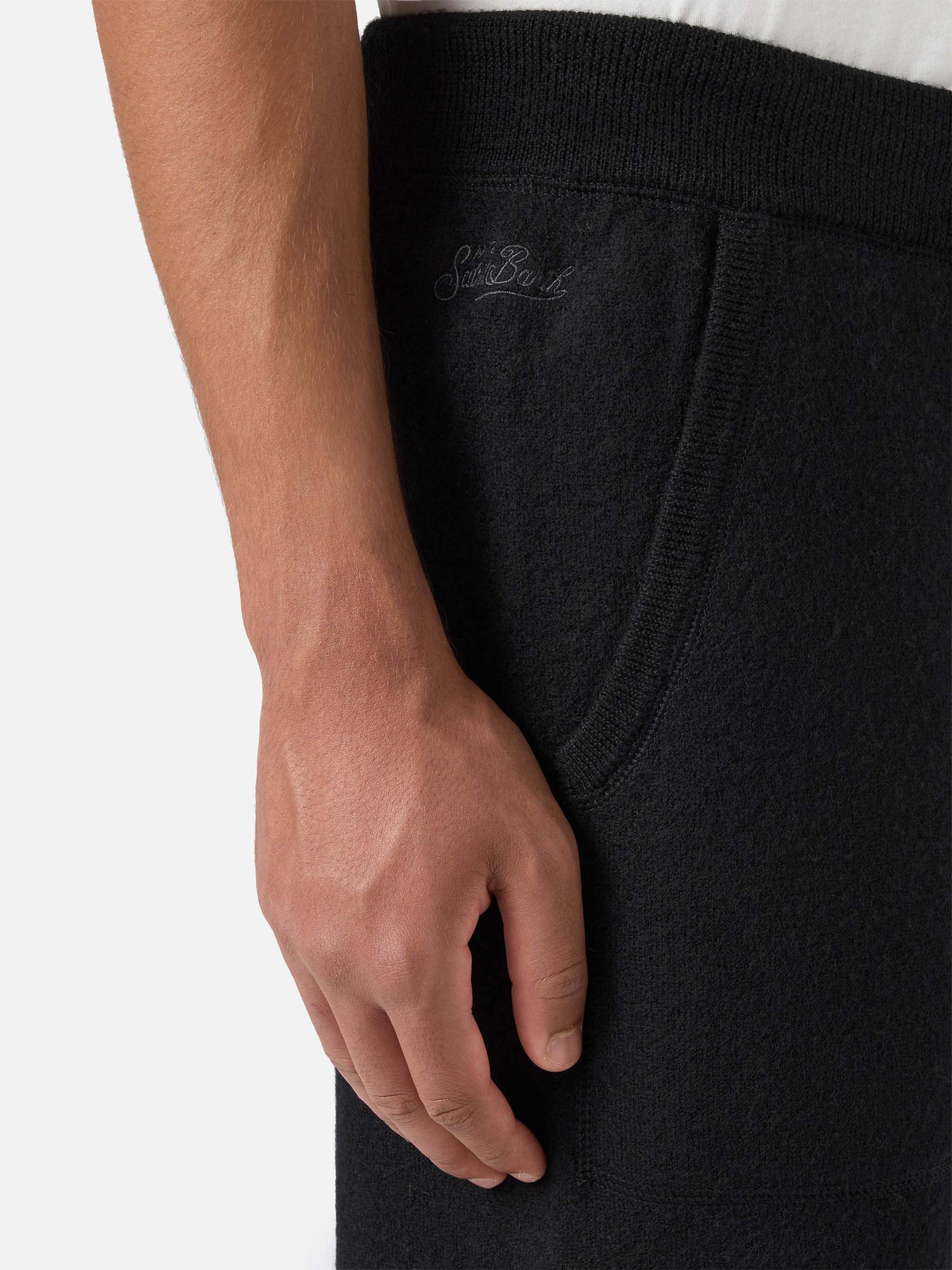 mc2-saint-barth-john-pantaloni-jogger-in-maglia-100-lana-merino-con-tasche image 3