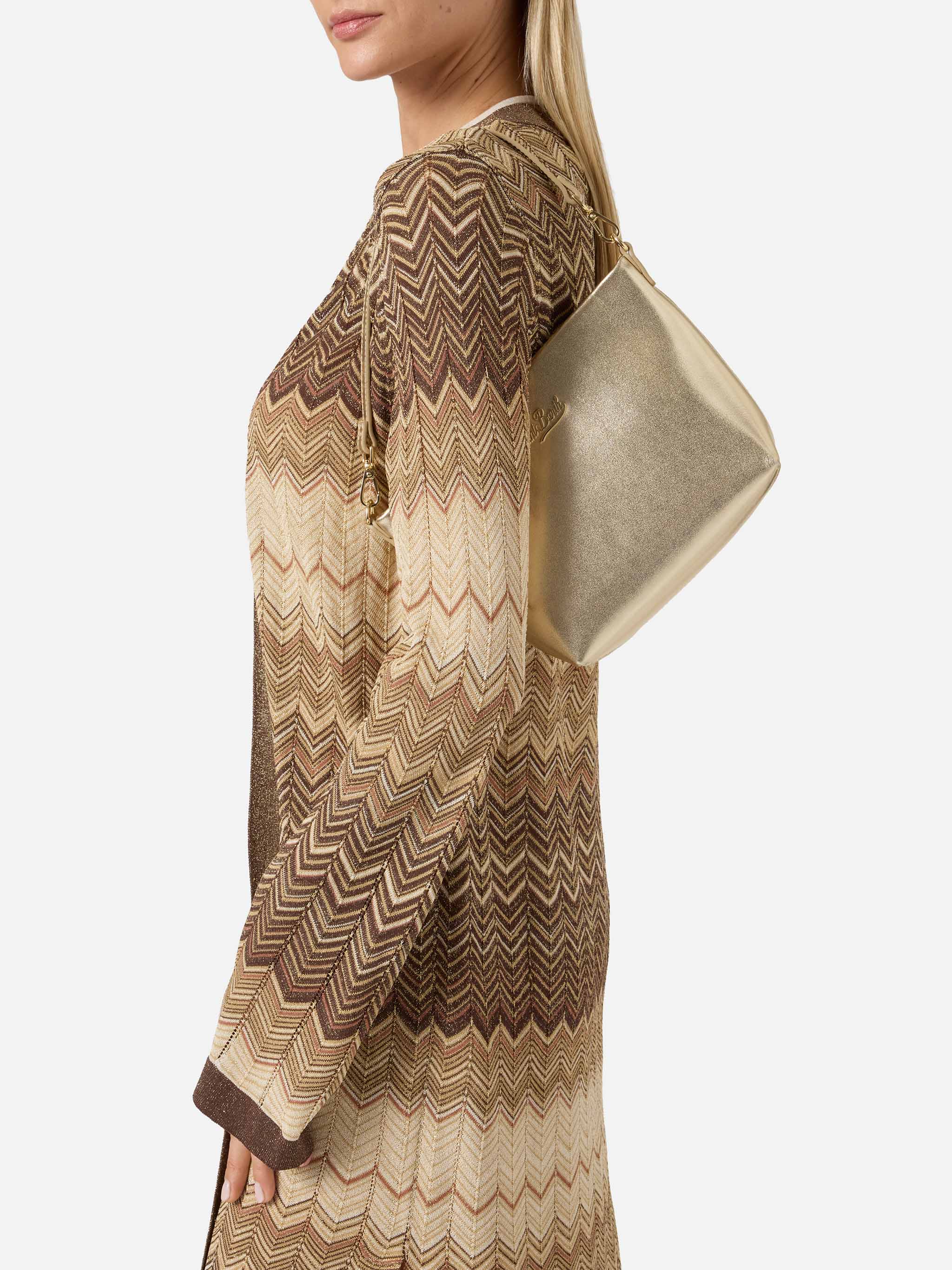 mc2-saint-barth-borsa-aline-oro-in-pelle-laminata-con-placchetta-logo image 2