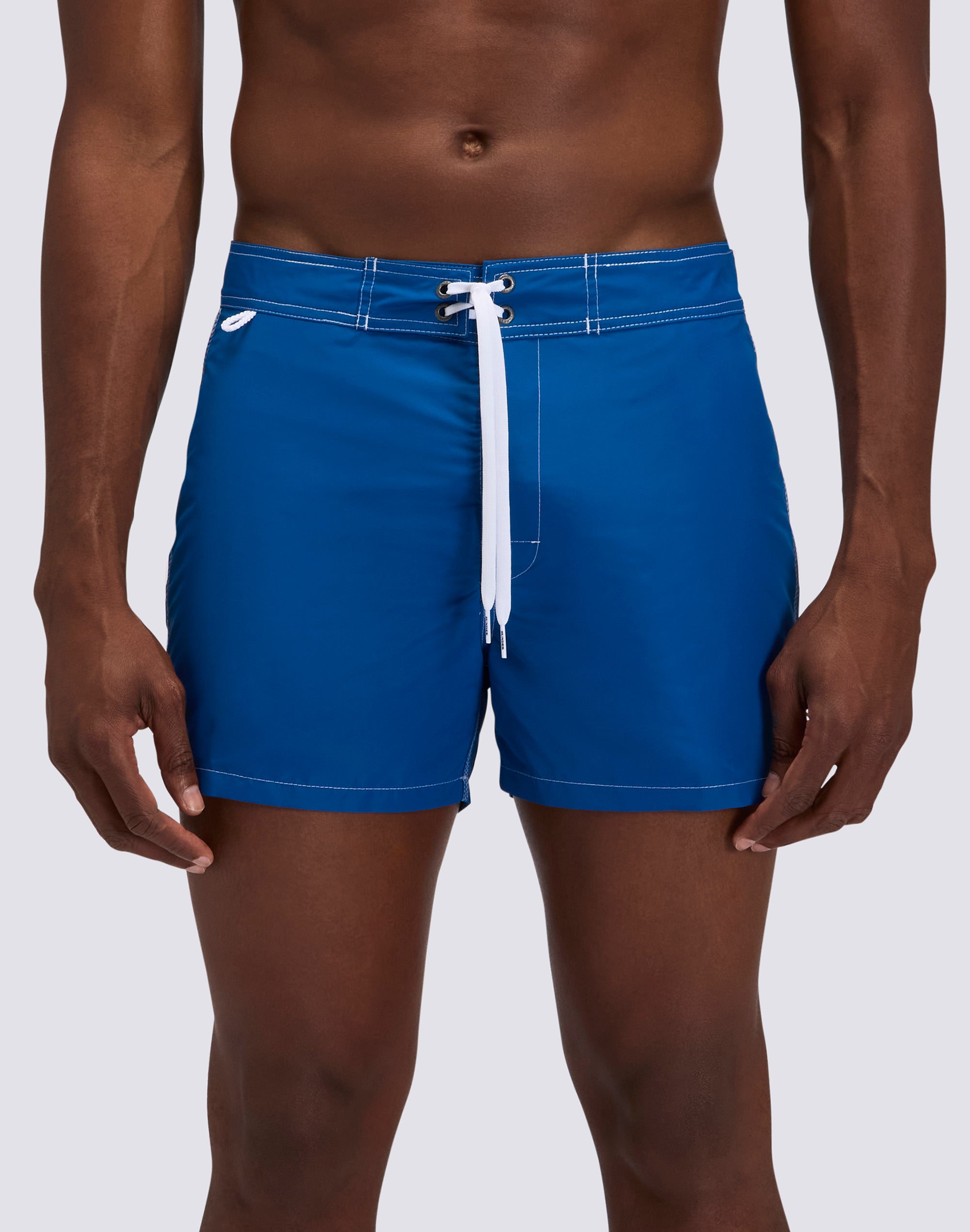 sundek-iconic-costume-boxer-uomo-corto-vita-fissa-taffet-rainbow-35-cm image 2