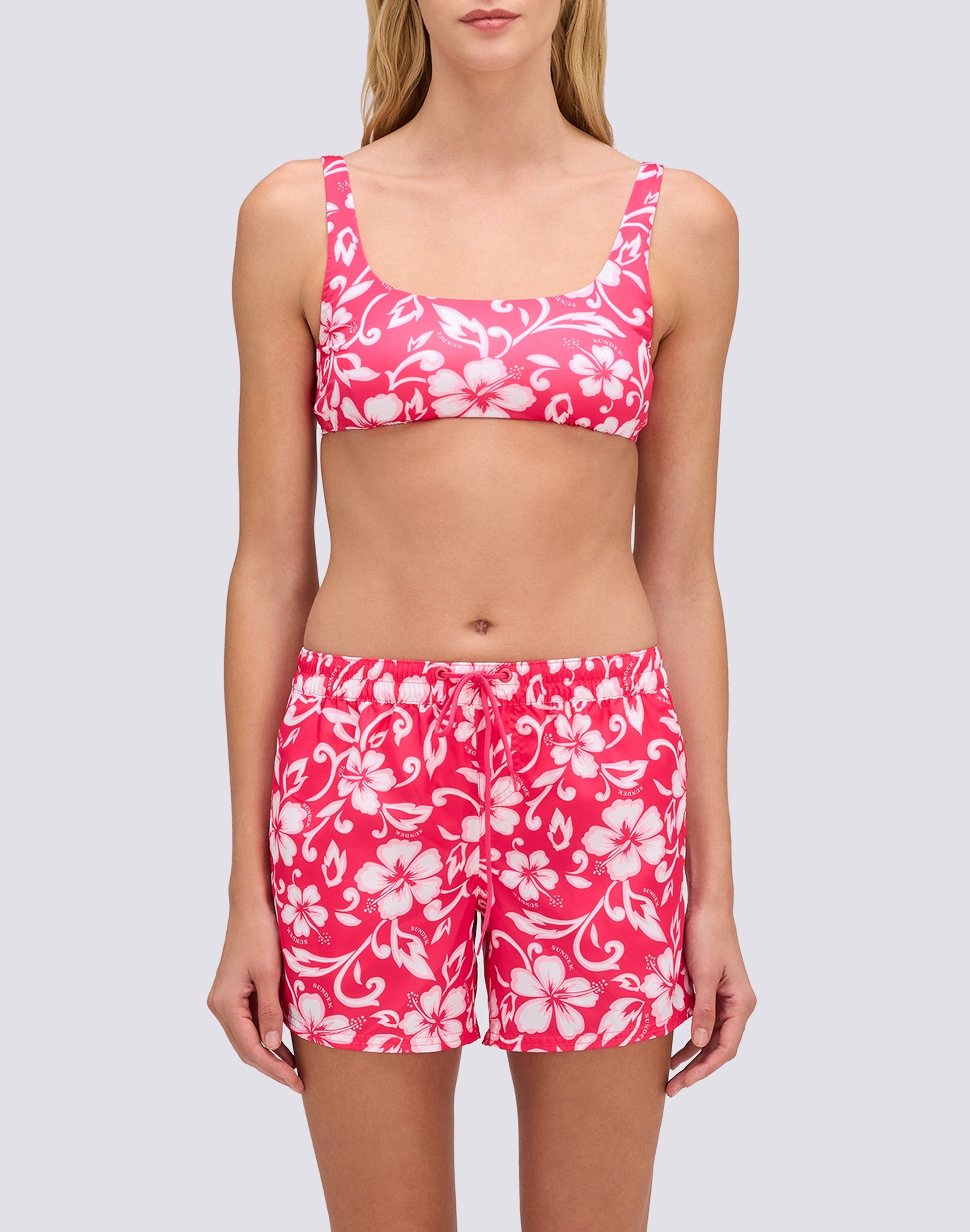 sundek-coast-pantaloncino-mare-donna-repreve-con-stampa-hibiscus-sk23 image 2
