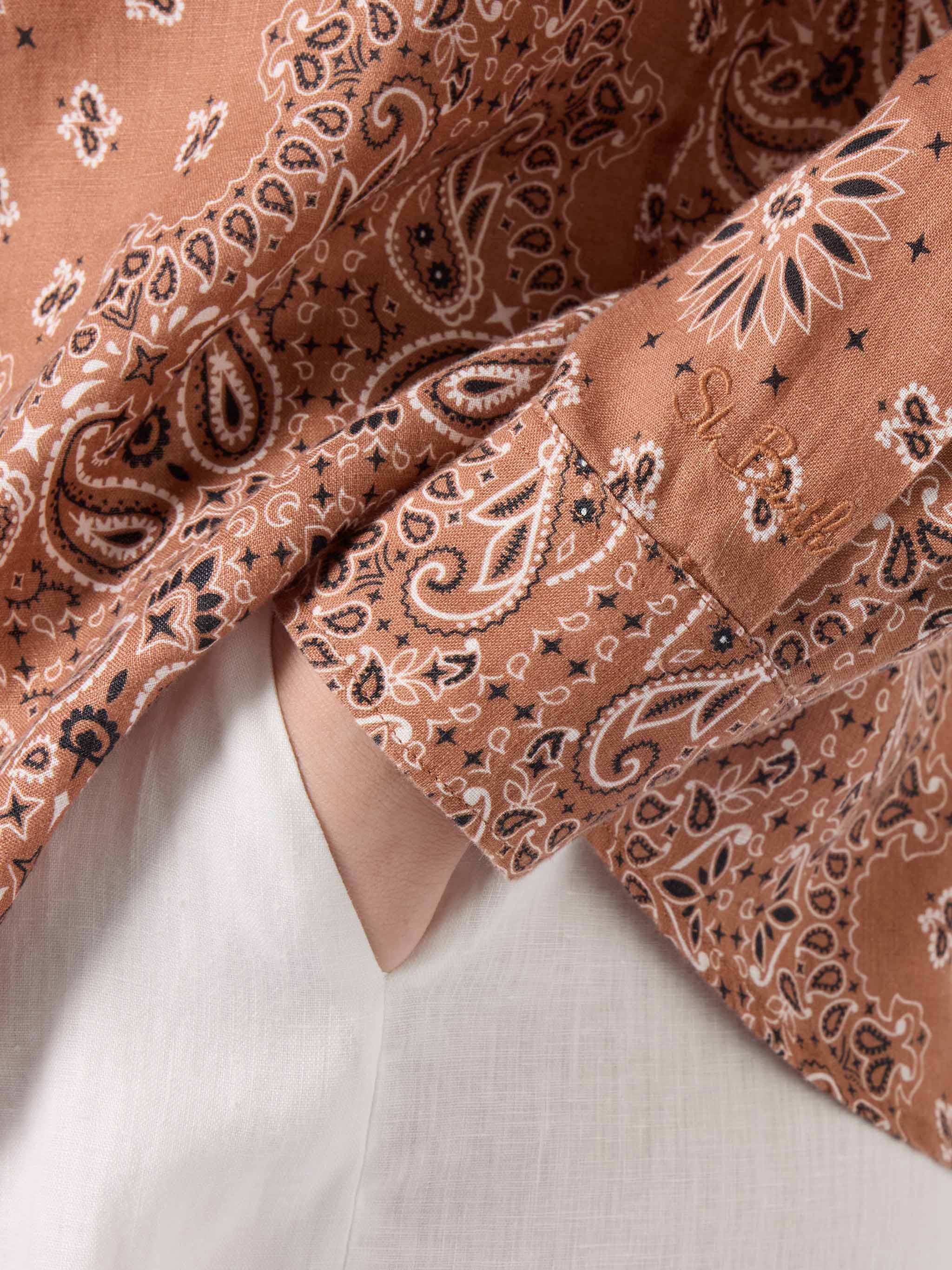 mc2-saint-barth-meredith-camicia-donna-in-lino-stampa-bandana-marrone image 2