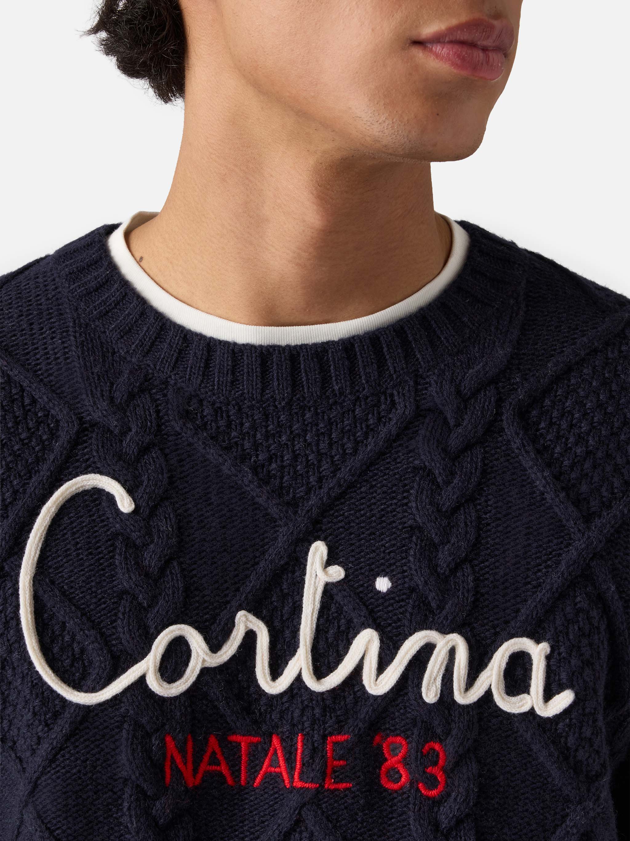 mc2-saint-barth-bergen-tricot-maglione-uomo-blu-treccia-ricamo-cortina-natale-83 image 2