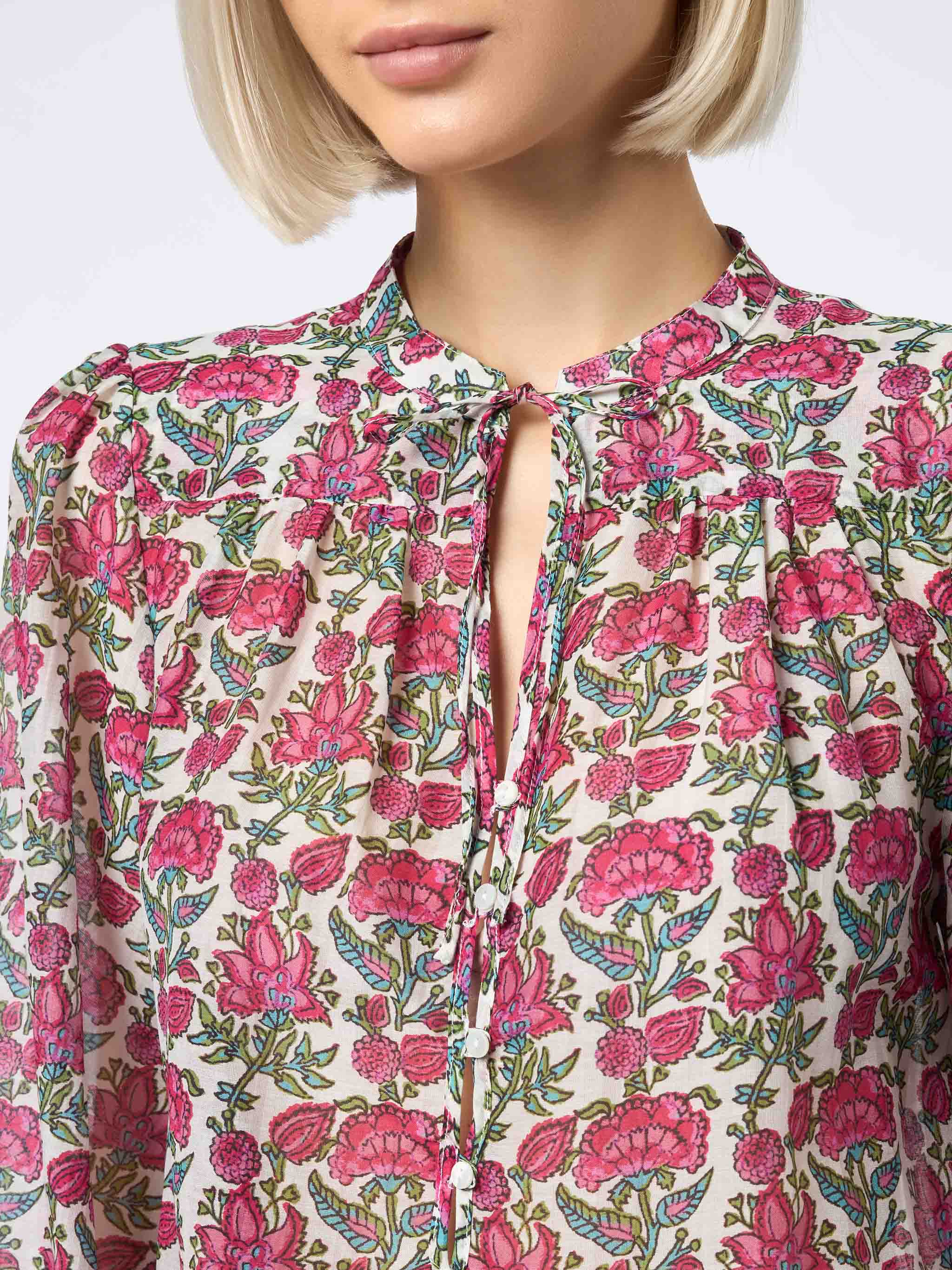 mc2-saint-barth-blusa-harper-donna-seta-voile-floreale-bianca-oversize image 3