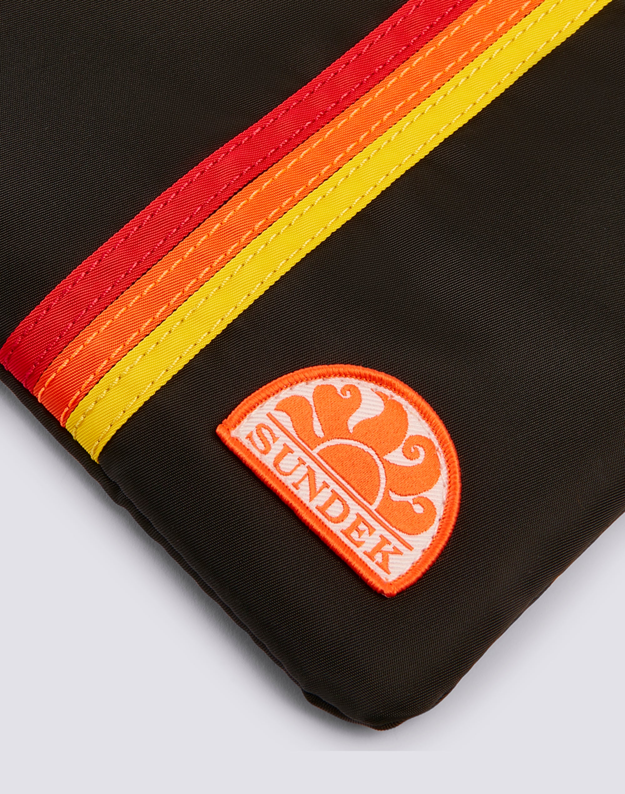 sundek-ludwig-pochette-mare-con-dettaglio-arcobaleno image 3