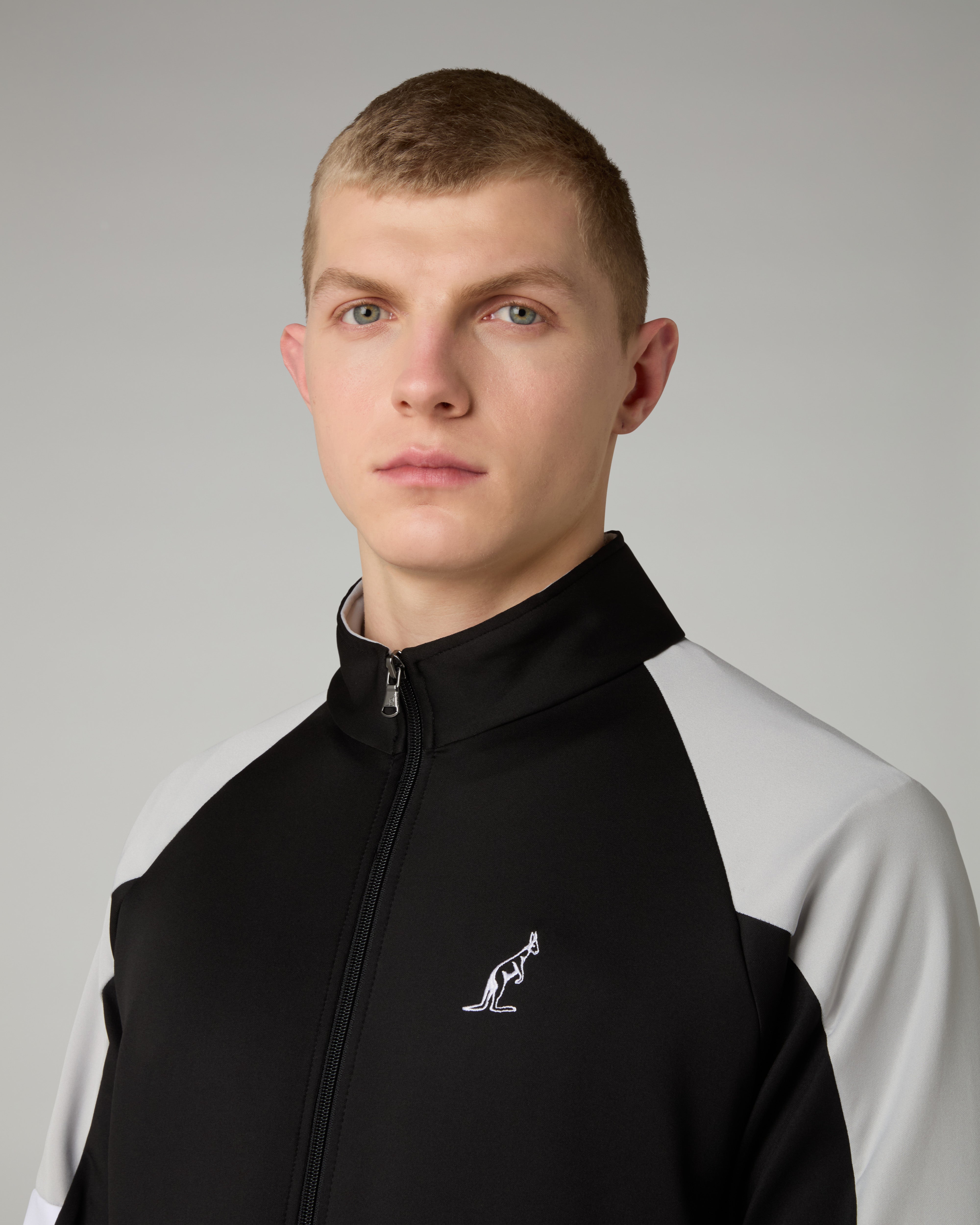 australian-contemporary-tracksuit-tuta-uomo-in-tessuto-shot-nera image 4