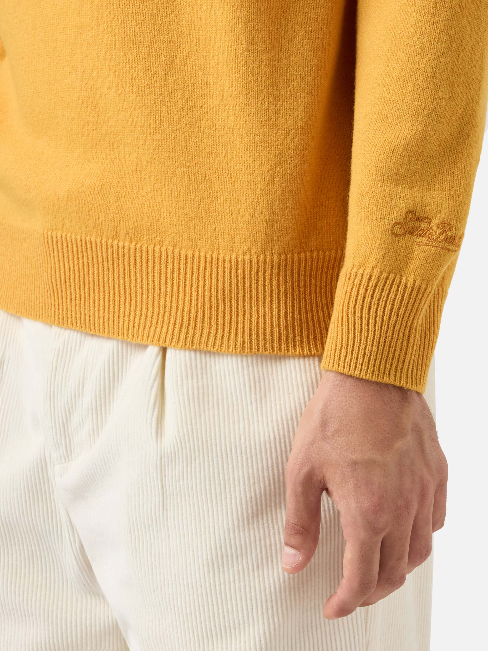 mc2-saint-barth-regent-maglione-uomo-girocollo-in-100-lambswool-giallo-ocra image 4