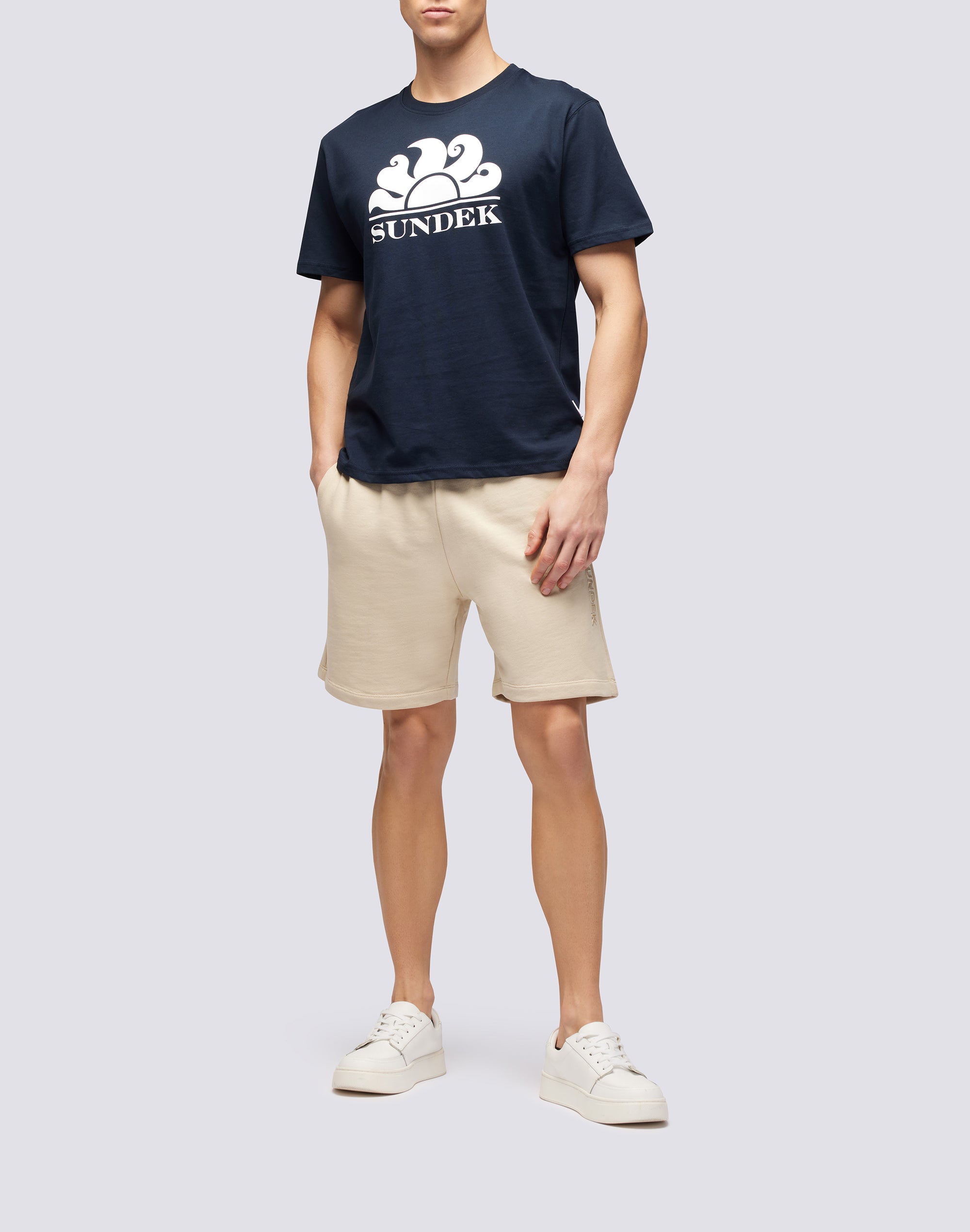 sundek-t-shirt-uomo-girocollo-in-cotone-con-maxi-logo-stampato image 4