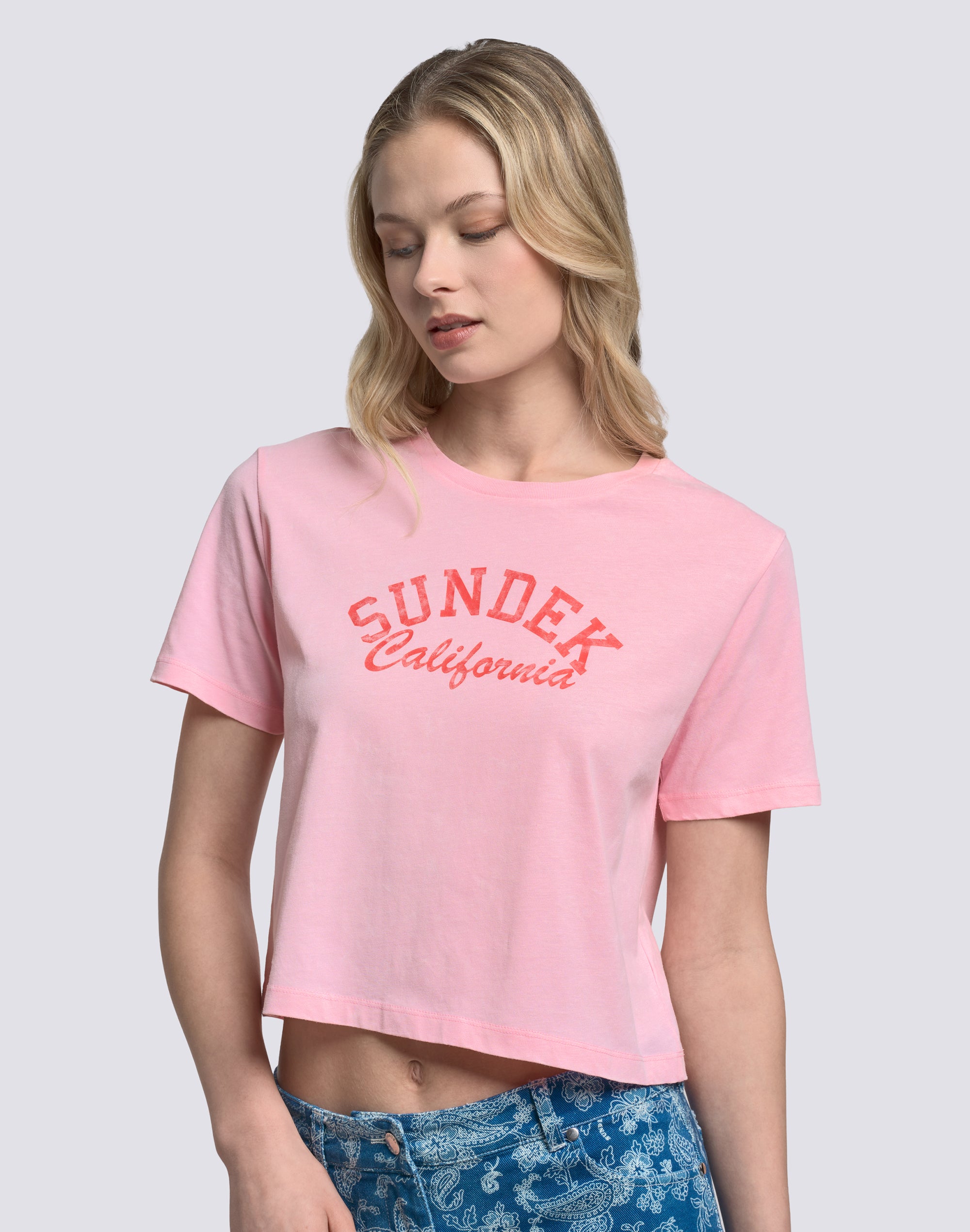 sundek-w748tejs000-t-shirt-donna-cropped-vintage-wash-logo-california image 4