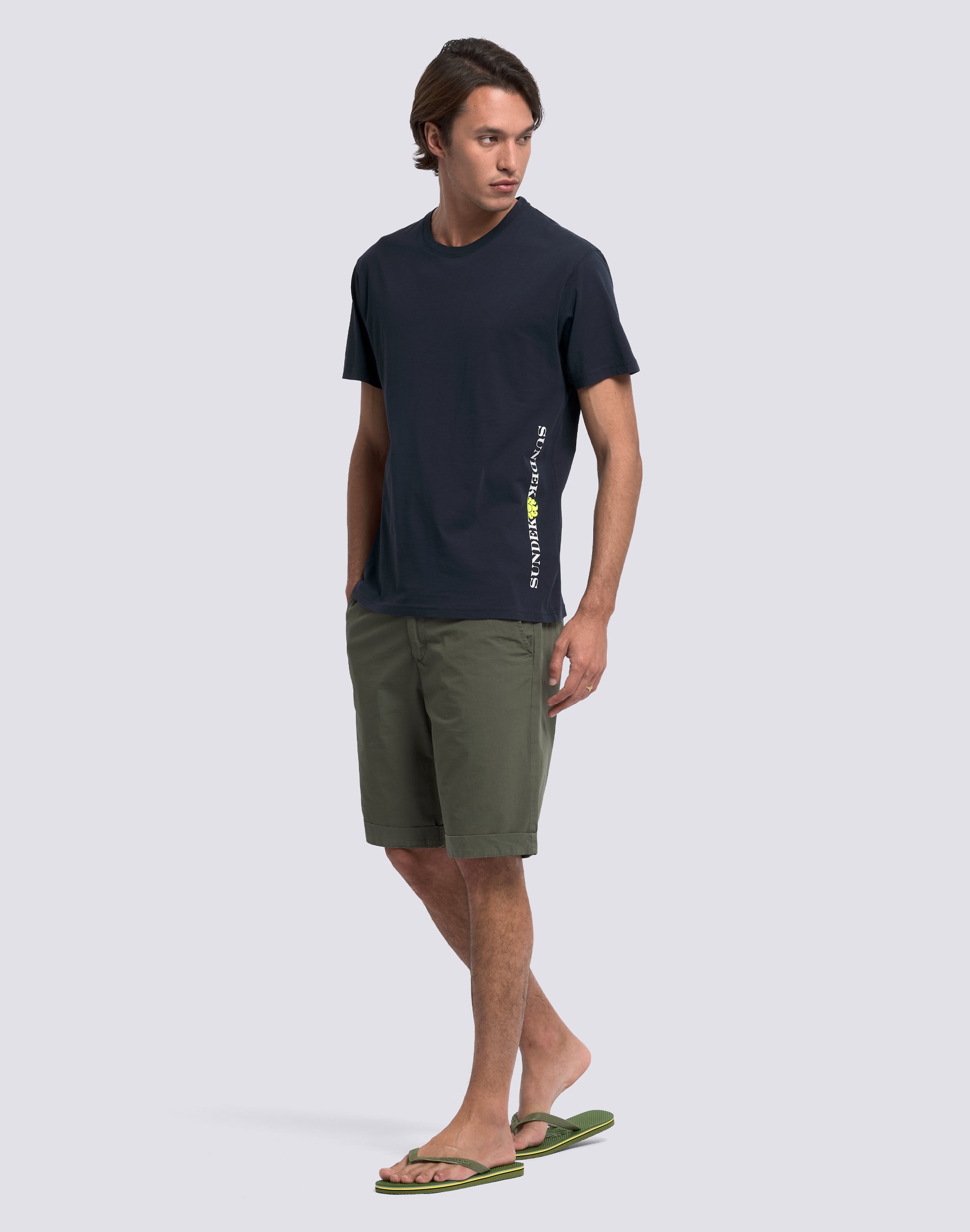 sundek-m244tej7800-t-shirt-uomo-girocollo-con-stampa-logo-verticale image 3