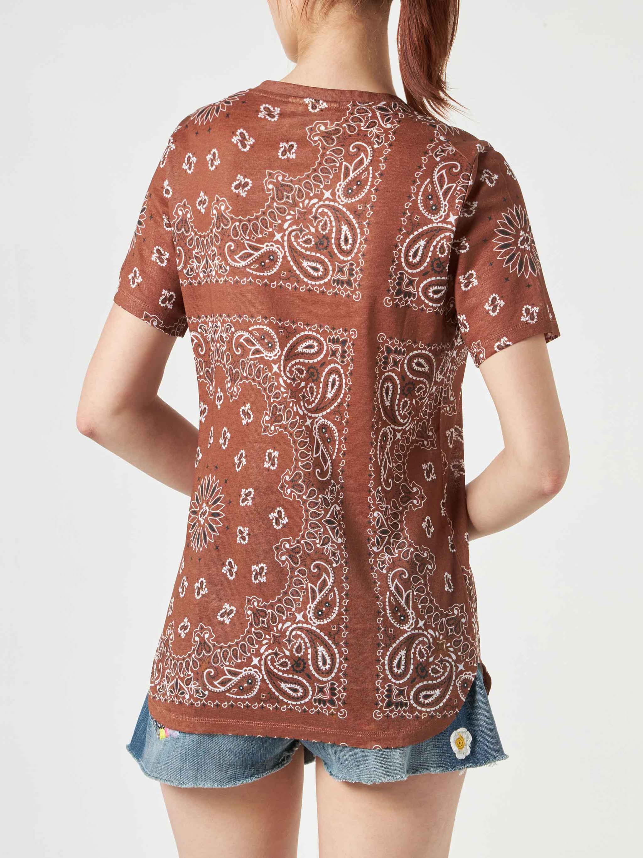 mc2-saint-barth-t-shirt-scarlett-in-lino-fantasia-bandana-marrone image 3