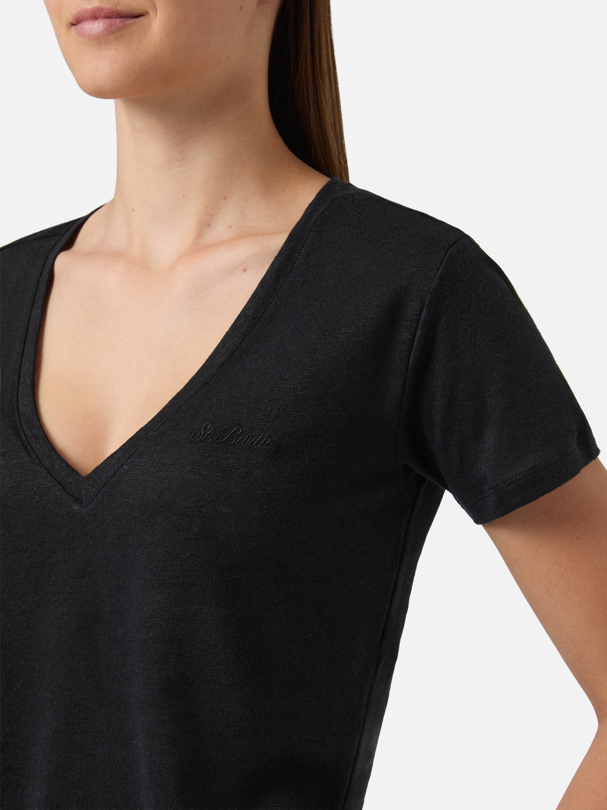 mc2-saint-barth-eloise-t-shirt-lino-nero-logo-ricamato-scollo-a-v image 3