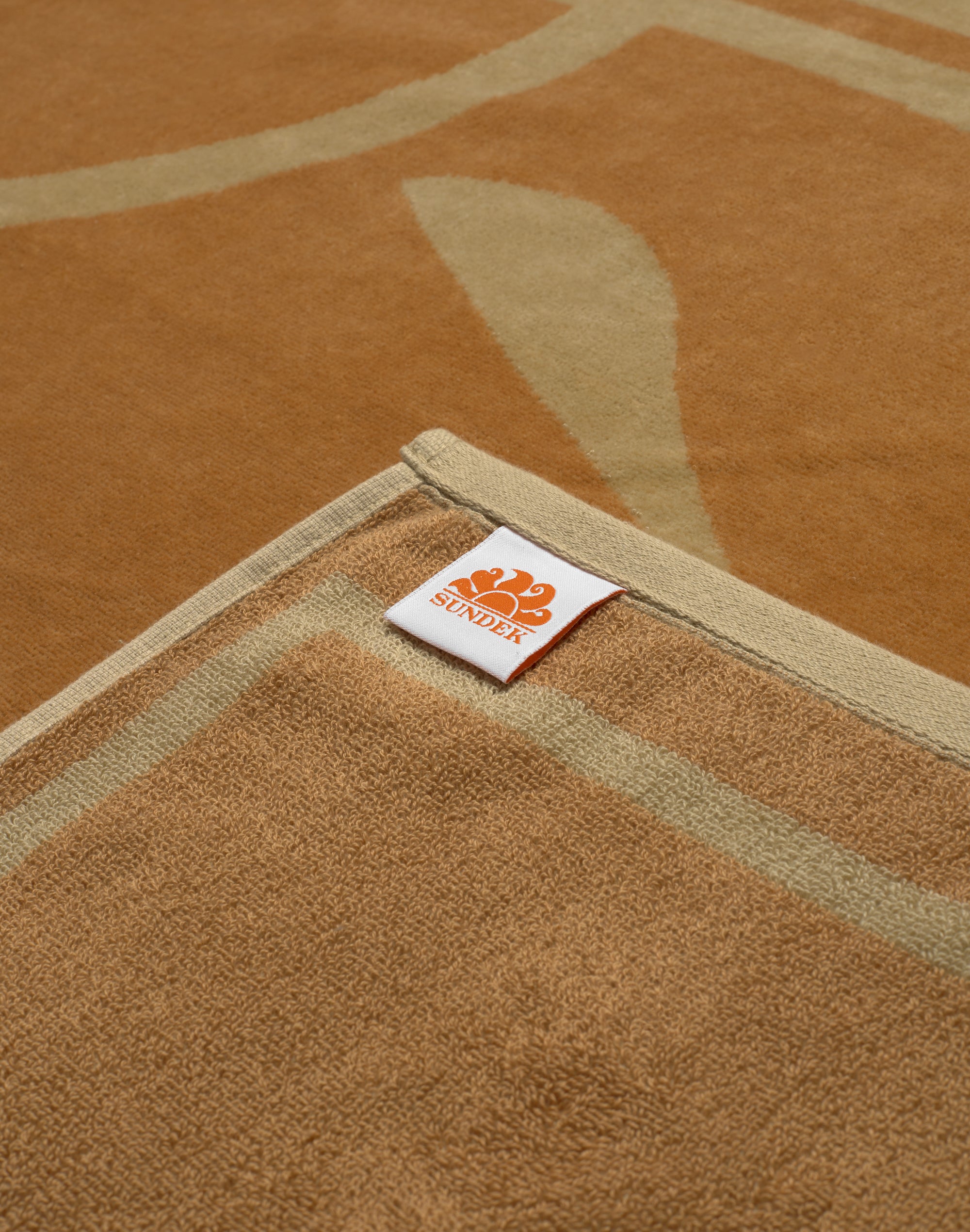 sundek-goldenwave-telo-mare-jacquard-in-spugna-maxi-logo-100x180-cm image 2