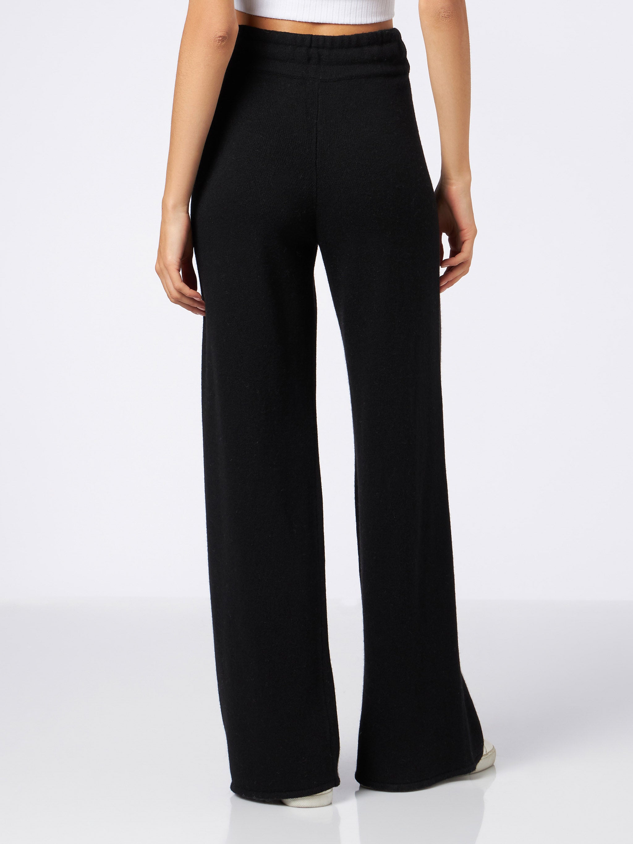 mc2-saint-barth-pantalone-a-palazzo-nero-in-maglia-con-cashmere-misto-donna-vest image 2