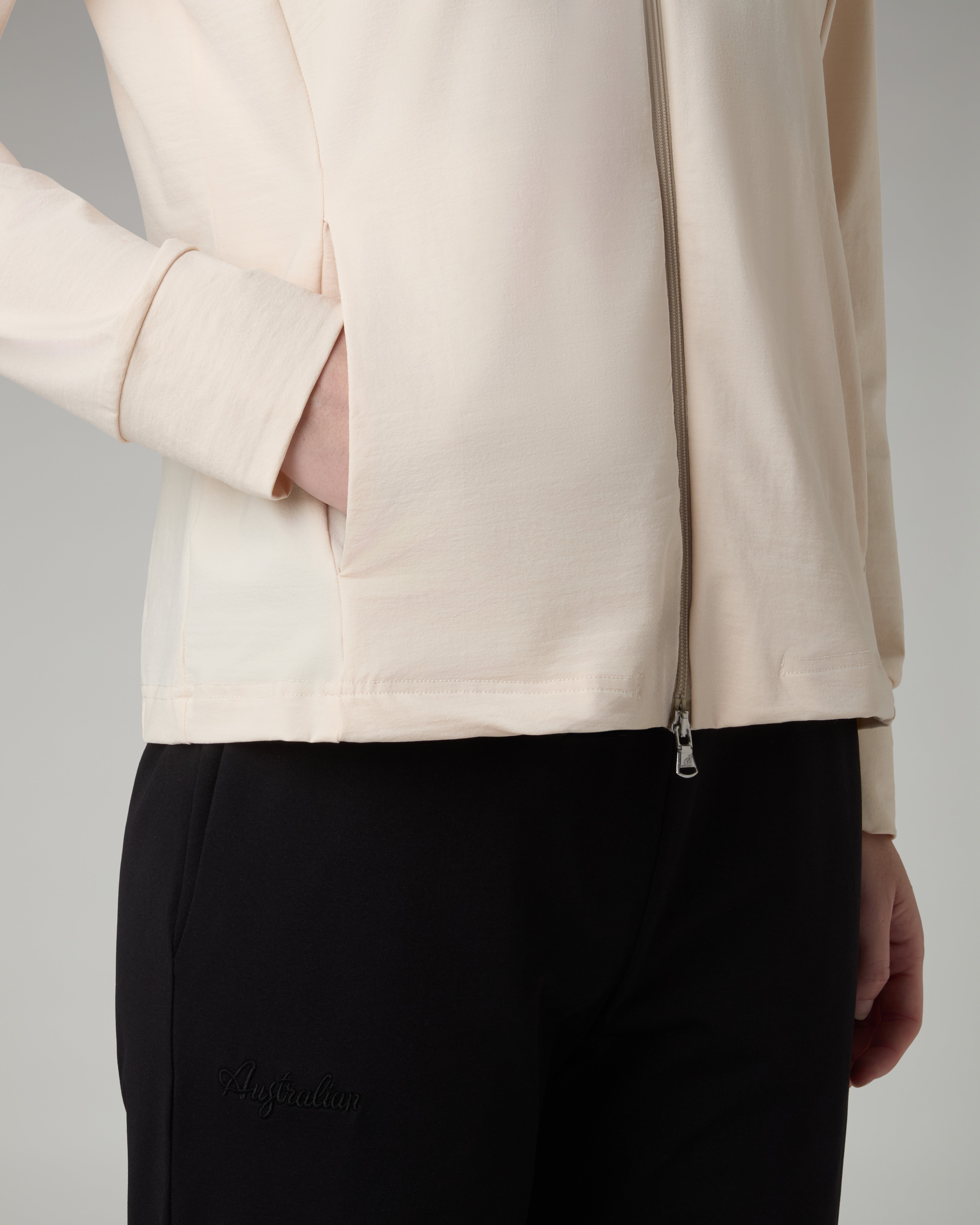 australian-grace-tracksuit-tuta-sabbia-light-touch-donna image 4