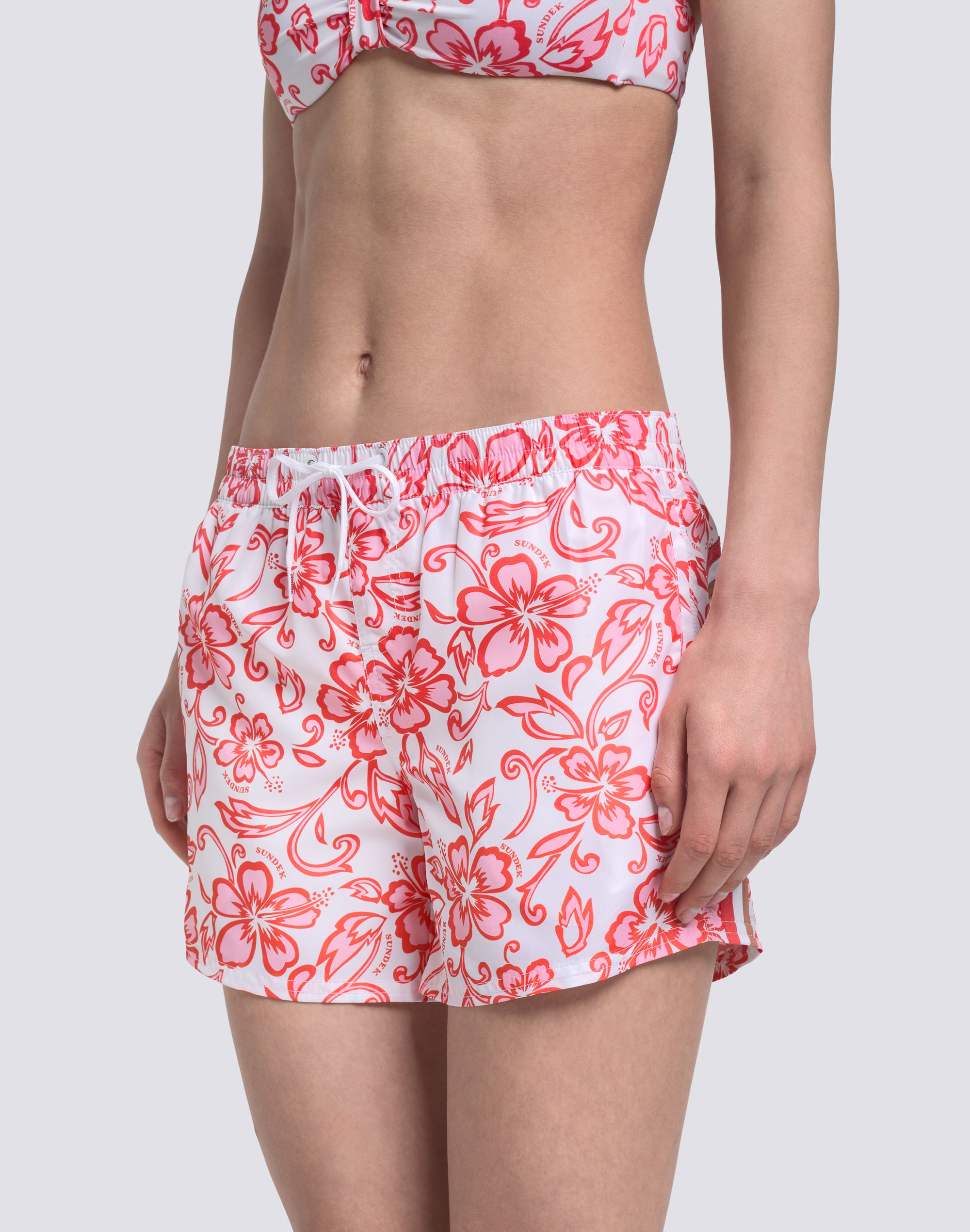 sundek-coast-w539bdrt323-pantaloncino-mare-donna-repreve-stampa-hibiscus-sk23 image 4