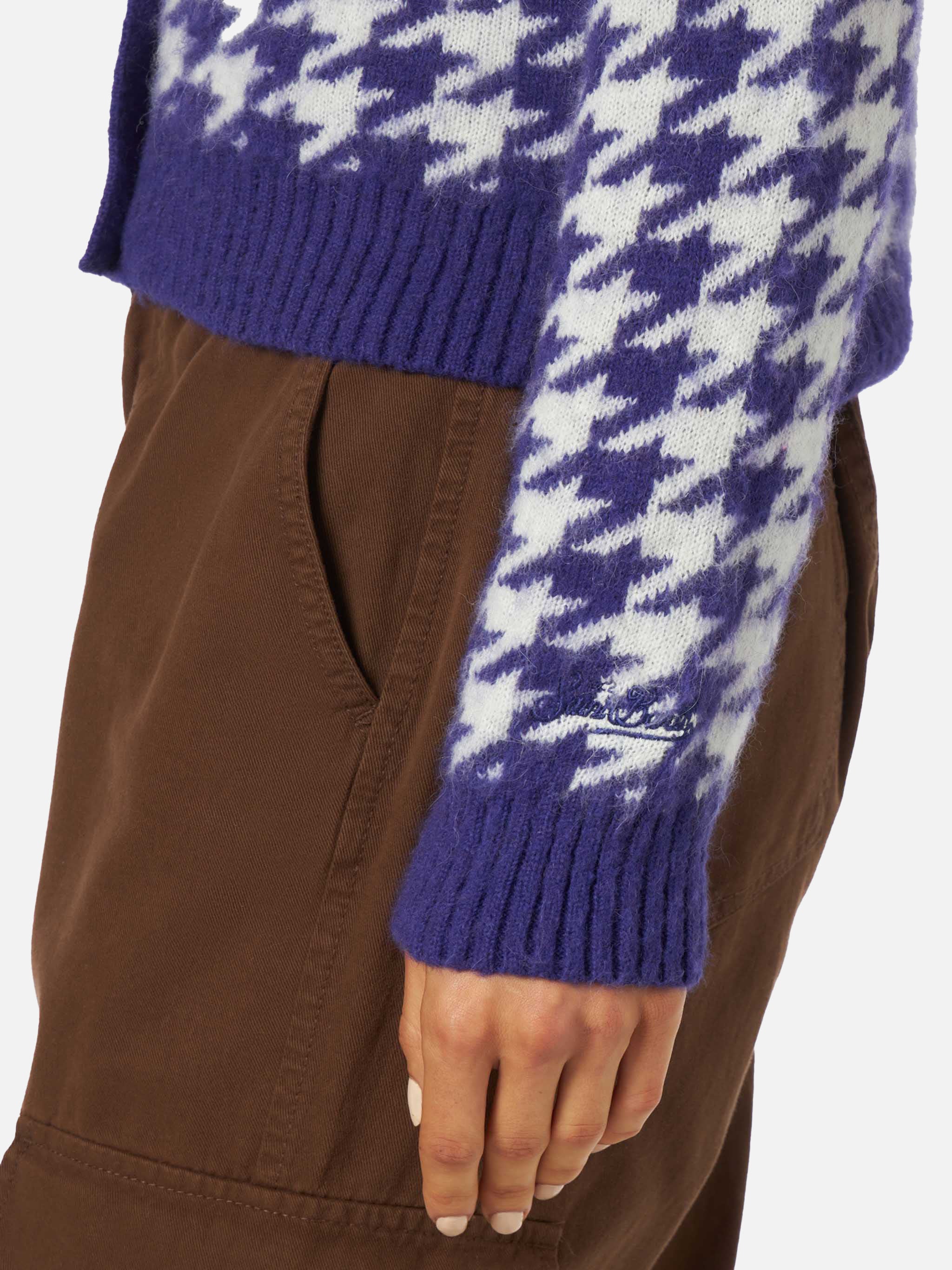 mc2-saint-barth-megeve-cardigan-donna-cropped-viola-pied-de-poule-bottoni-gioiel image 3