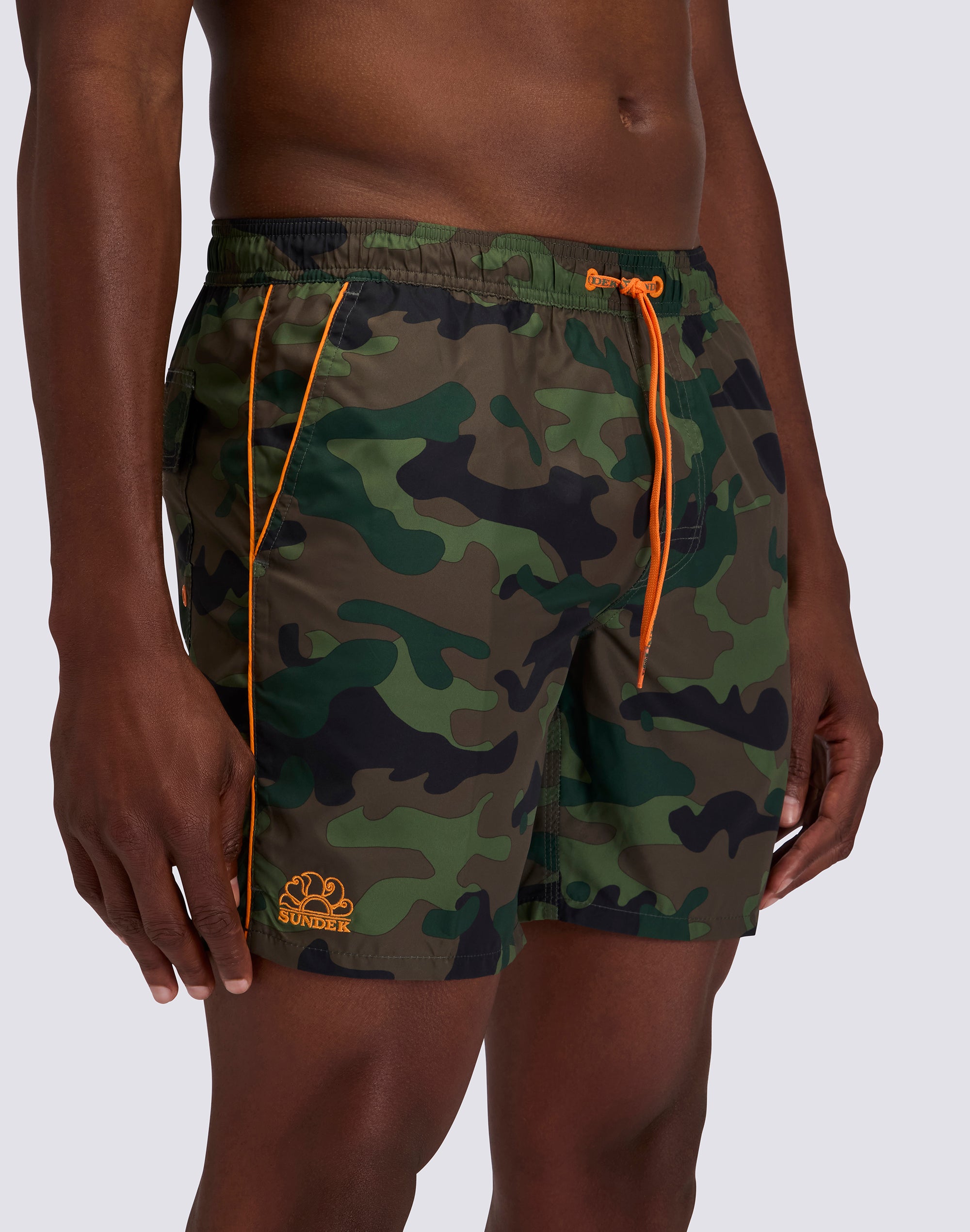 sundek-m420bdrt353-costume-uomo-media-lunghezza-camou-repreve image 3