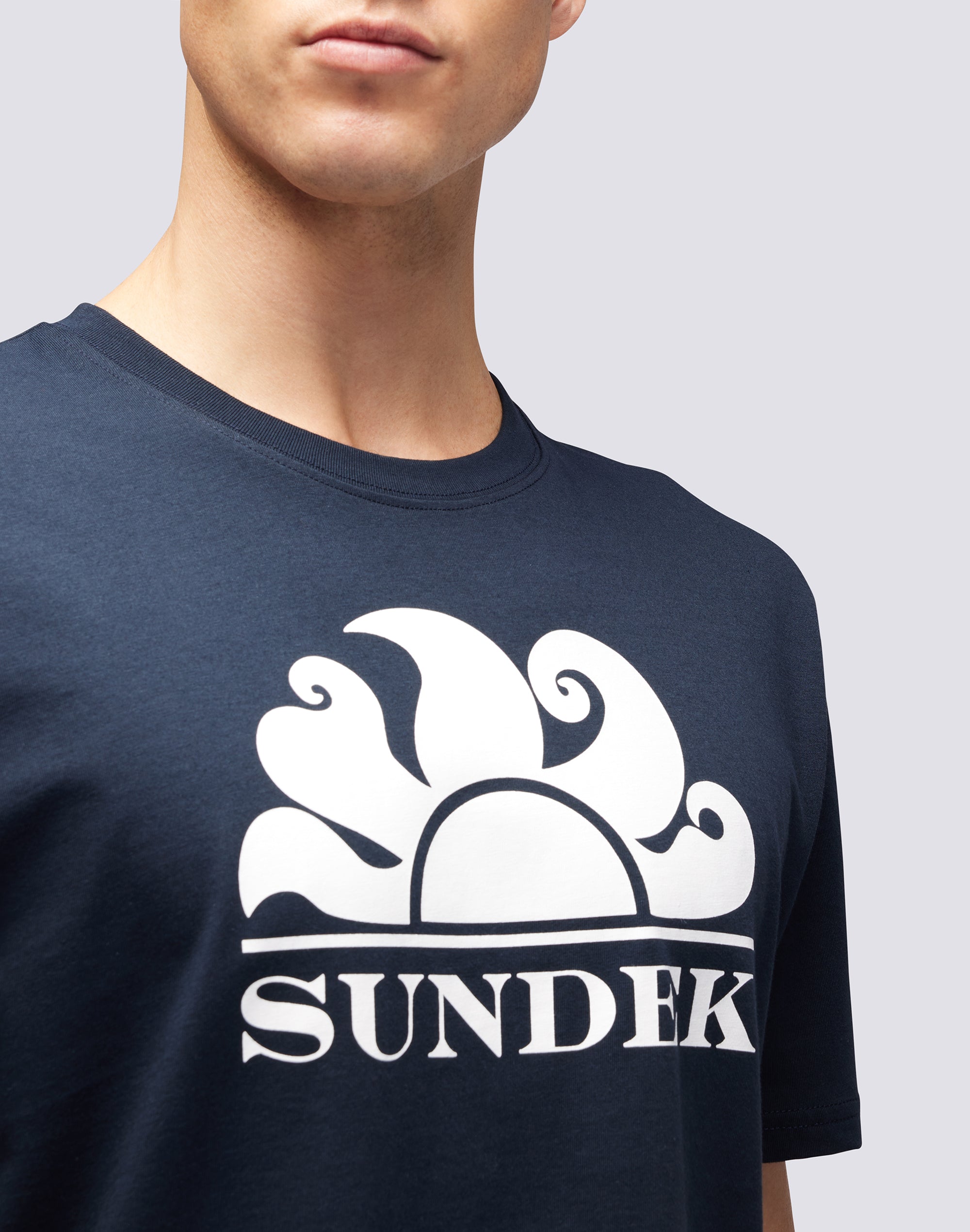 sundek-t-shirt-uomo-girocollo-in-cotone-con-maxi-logo-stampato image 1