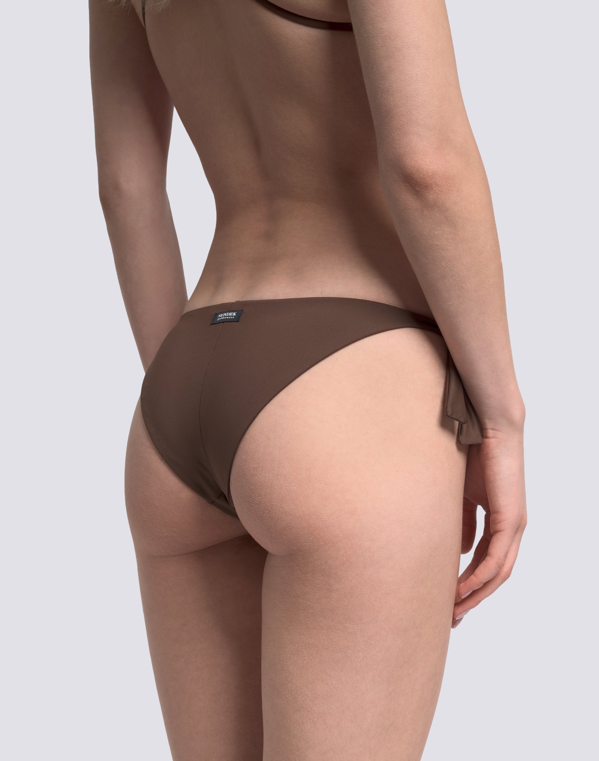sundek-musa-slip-bikini-donna-con-fianchi-regolabili-4 image 4