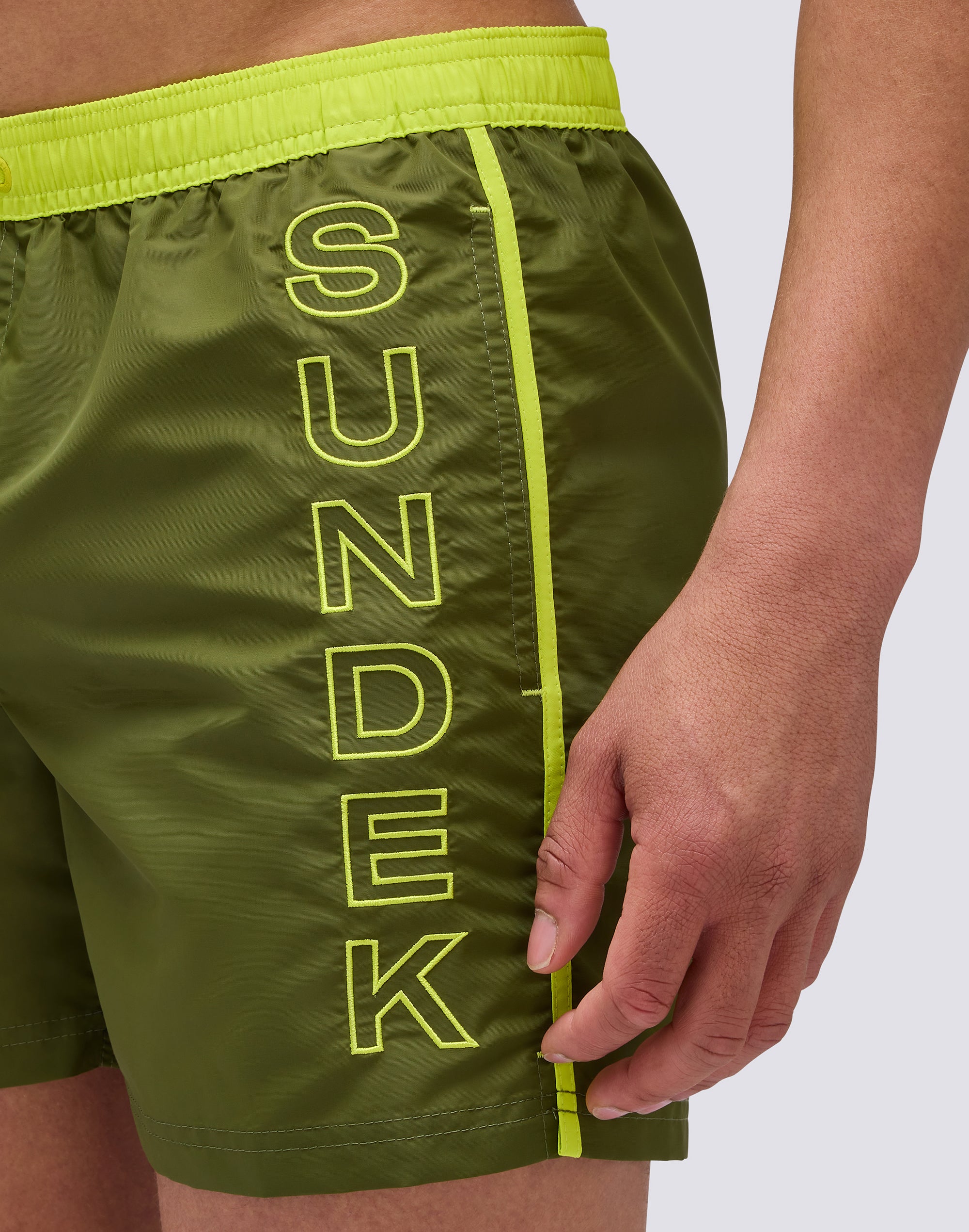sundek-costume-uomo-corto-iconic-taffeta-piping-contrasto-m732bdta100 image 3