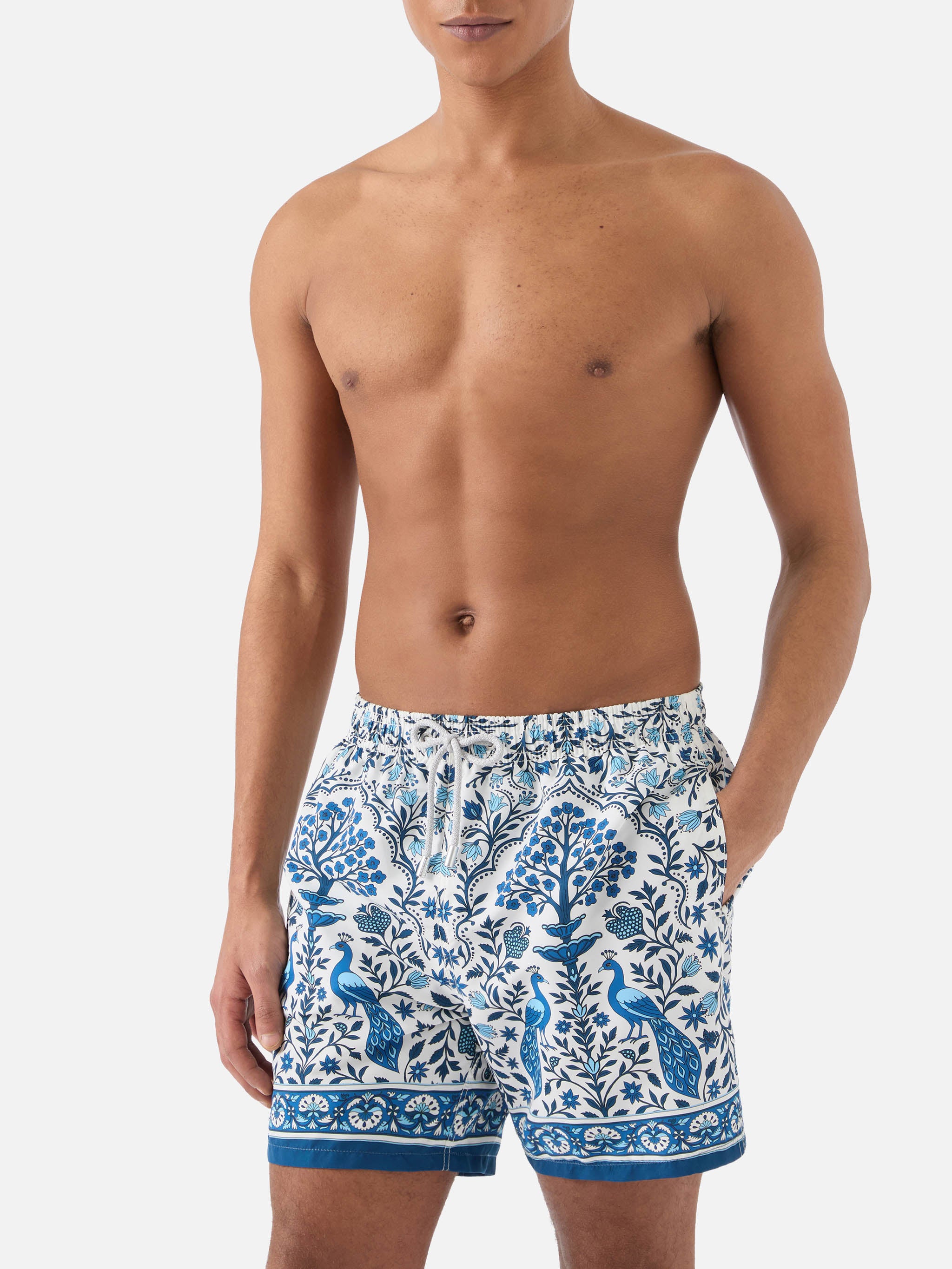 mc2-saint-barth-gustavia-costume-mare-uomo-bianco-stampa-pavoni image 4