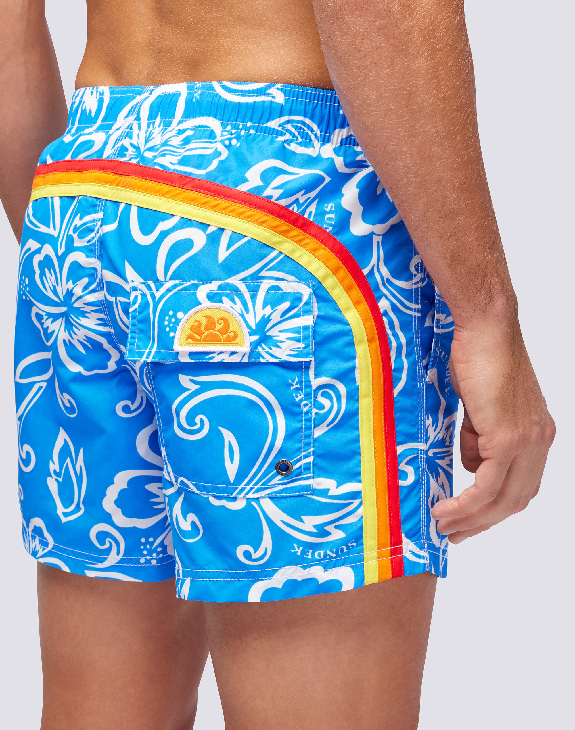 sundek-costume-boxer-uomo-corto-vita-elasticata-stampa-archive-hibiscus-sk23 image 3