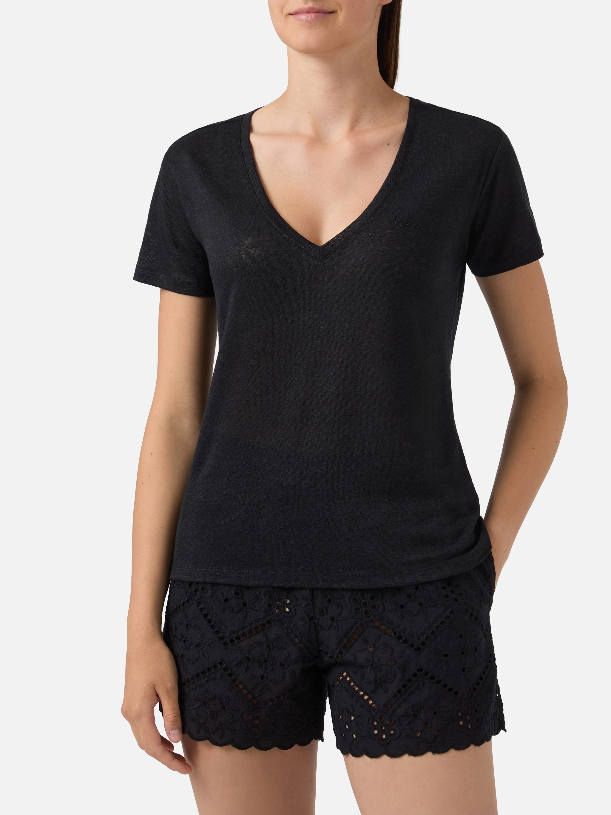 mc2-saint-barth-eloise-t-shirt-lino-nero-logo-ricamato-scollo-a-v image 2