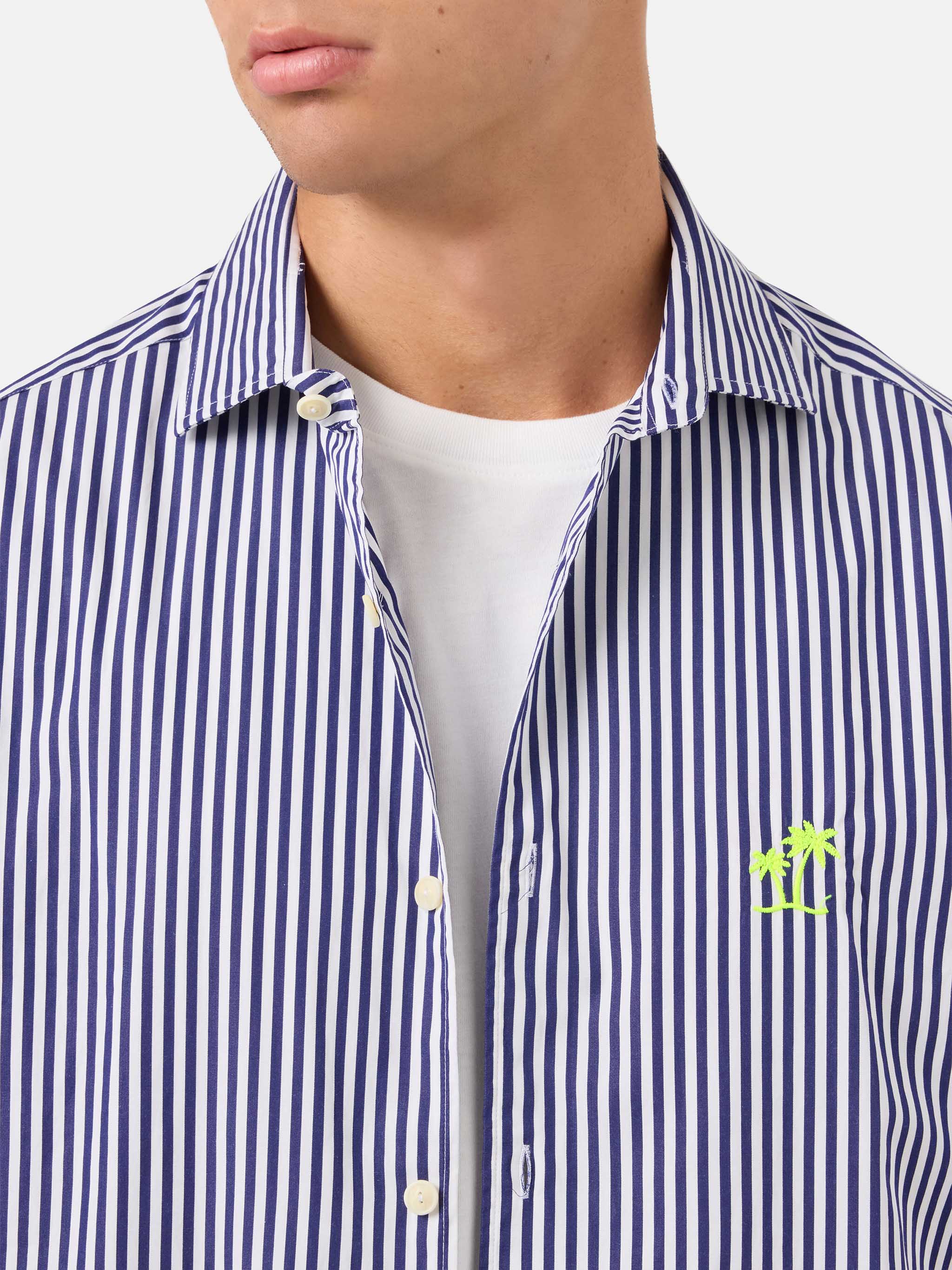 mc2-saint-barth-camicia-pamplona-uomo-in-cotone-a-righe-blu-navy-e-bianco image 2