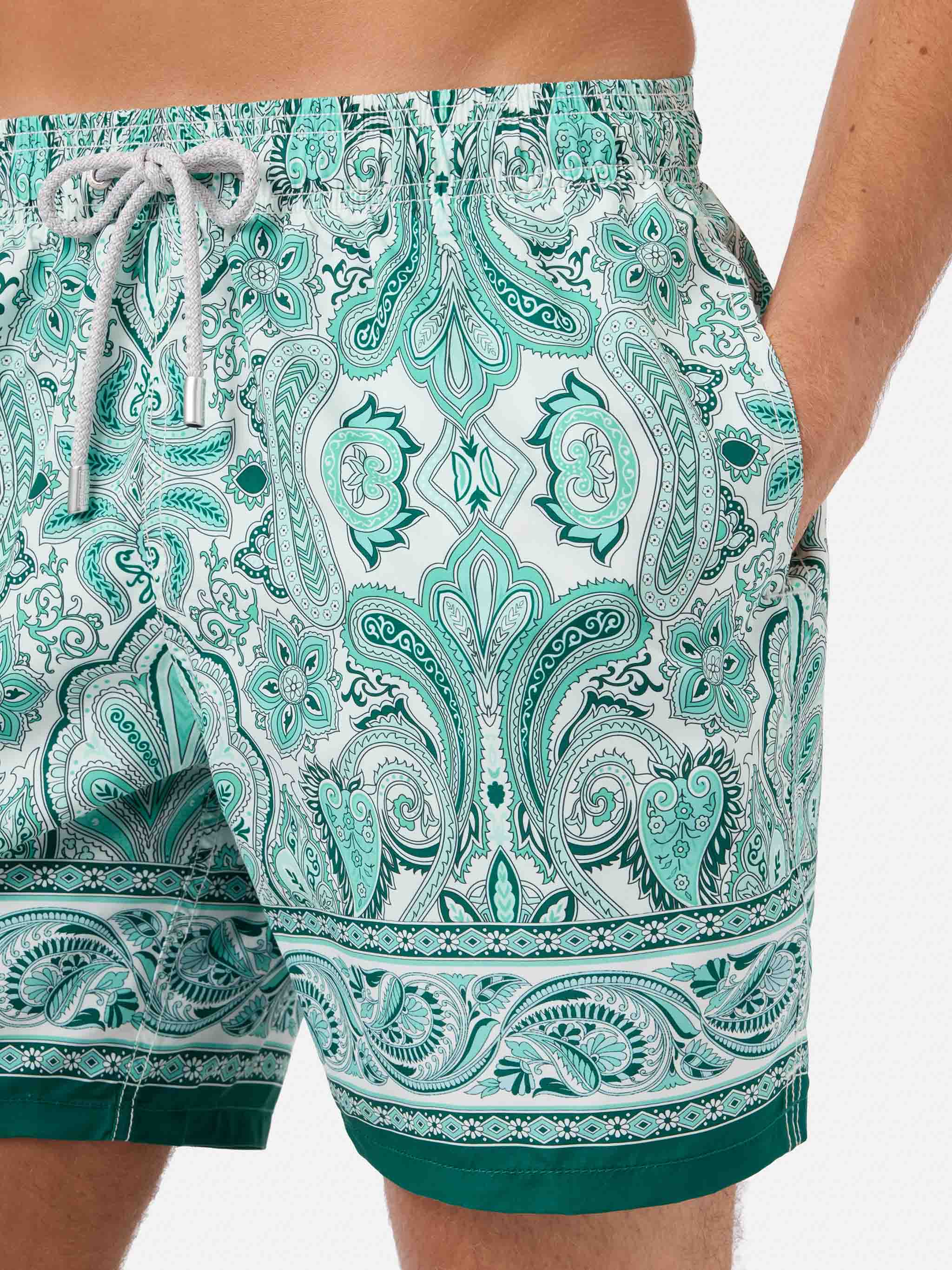 mc2-saint-barth-gustavia-costume-mare-uomo-paisley-verde-grigio-chiaro image 4