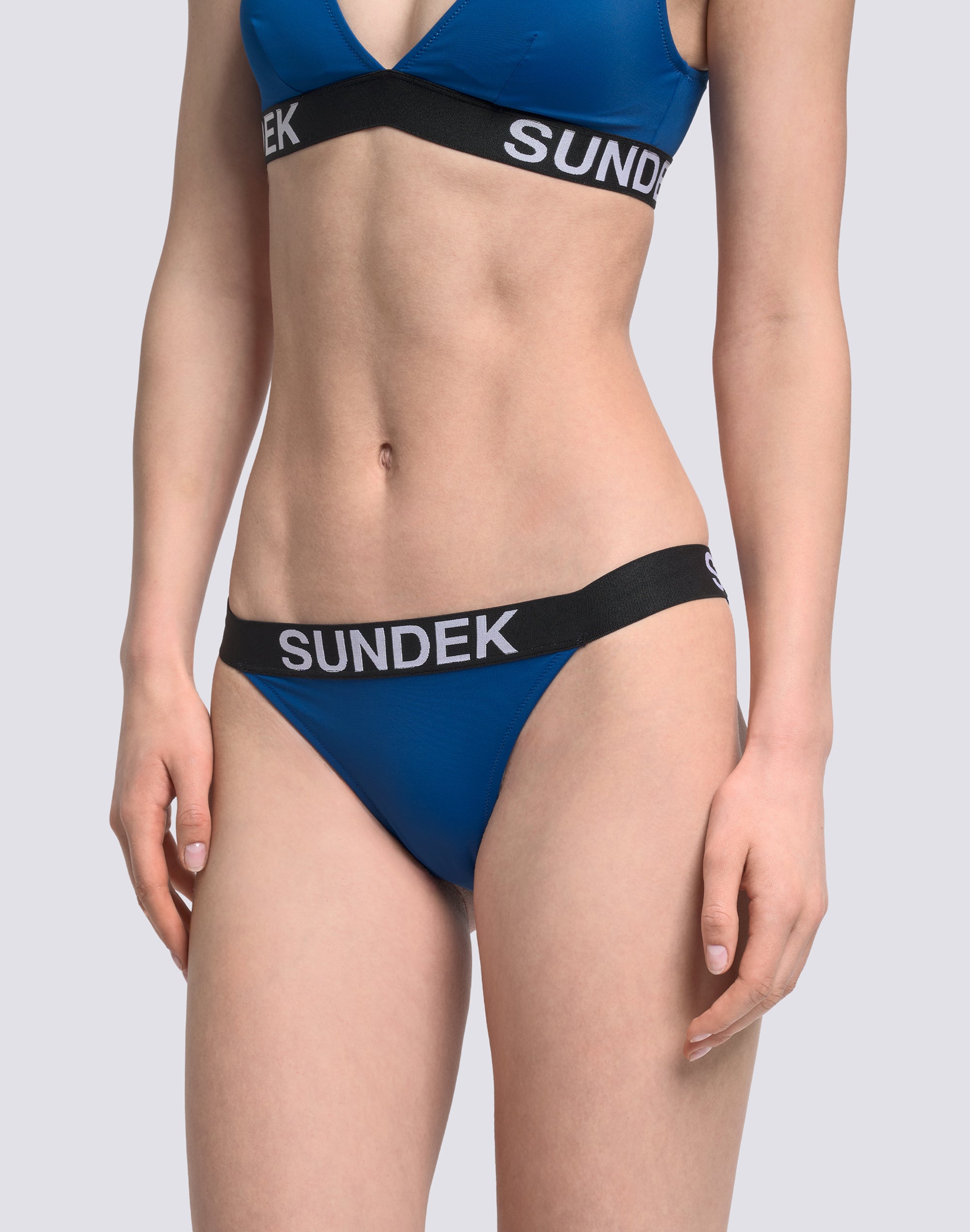 sundek-sarita-slip-bikini-sgambato-donna-con-elastico-logo-jacquard image 3