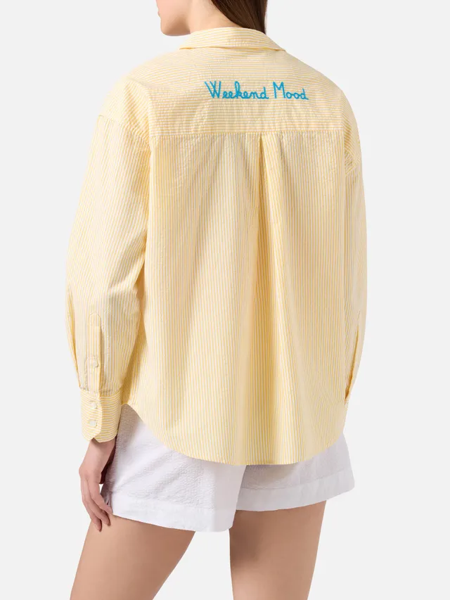 camicia-cristal-mc2-saint-barth-in-seersucker-a-righe-gialle-con-ricamo-weekend- image 1