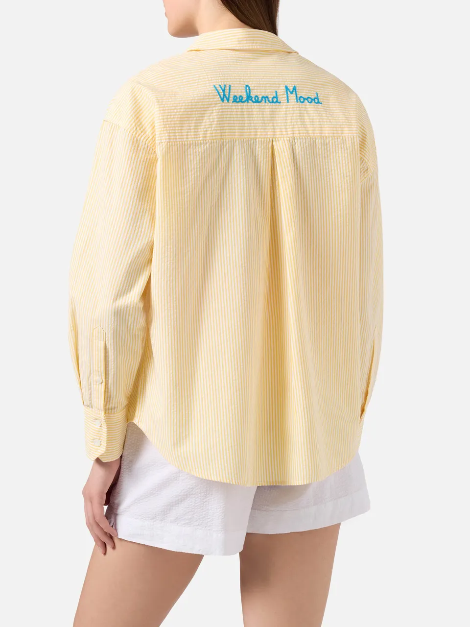 camicia-cristal-mc2-saint-barth-in-seersucker-a-righe-gialle-con-ricamo-weekend- image 1
