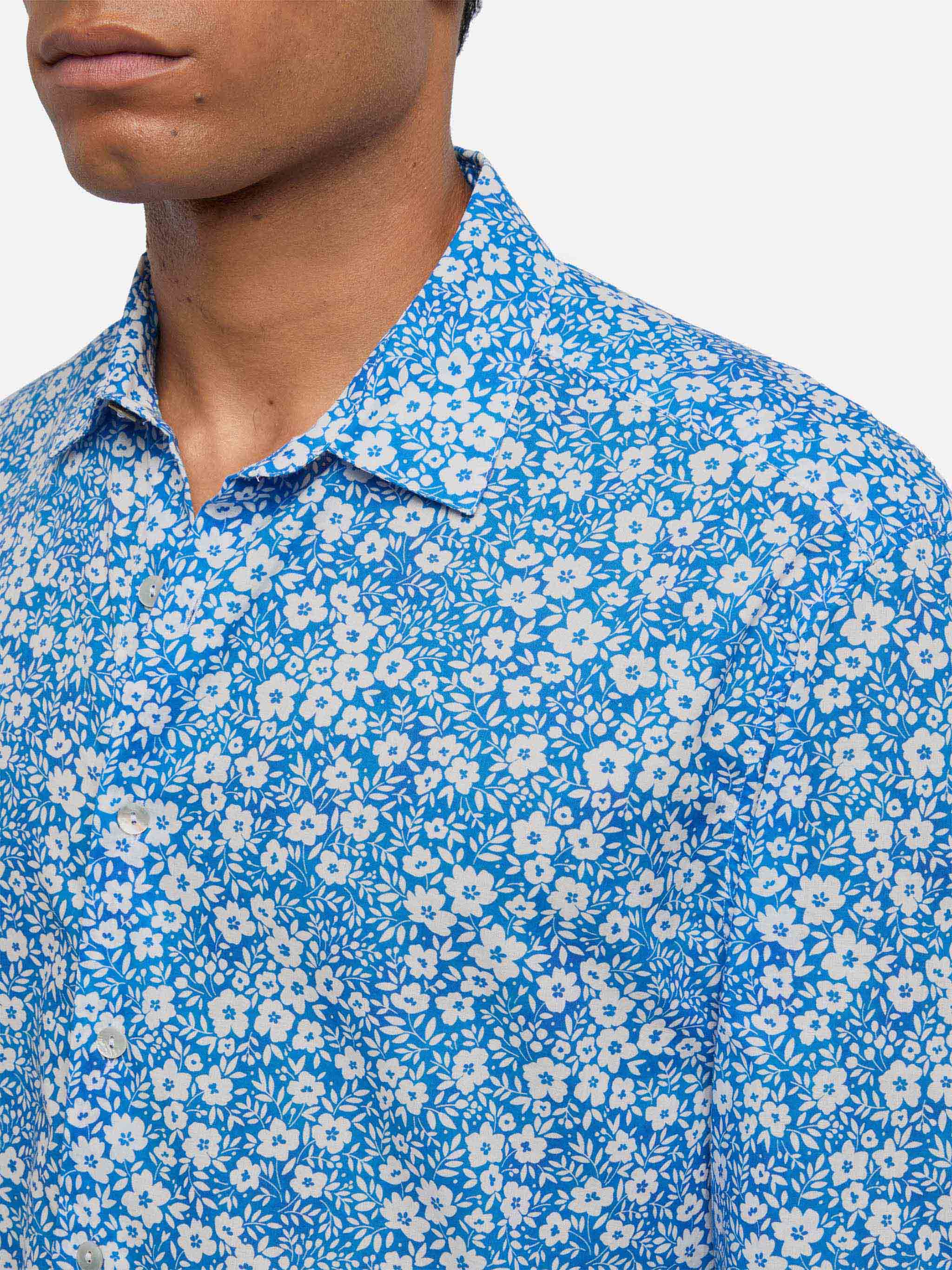 mc2-saint-barth-sikelia-camicia-uomo-mussola-cotone-fiori-azzurra image 2