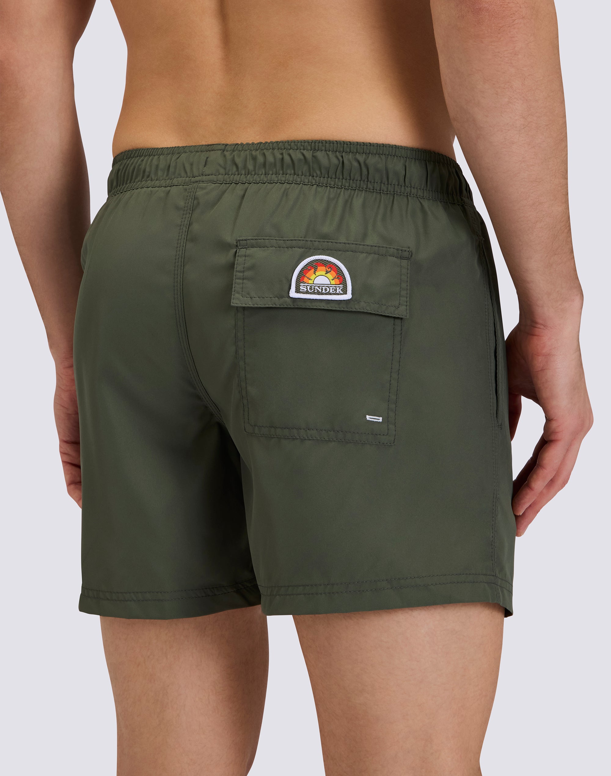 sundek-costume-da-bagno-uomo-corto-in-poliestere-riciclato-repreve-con-patch-tri image 3