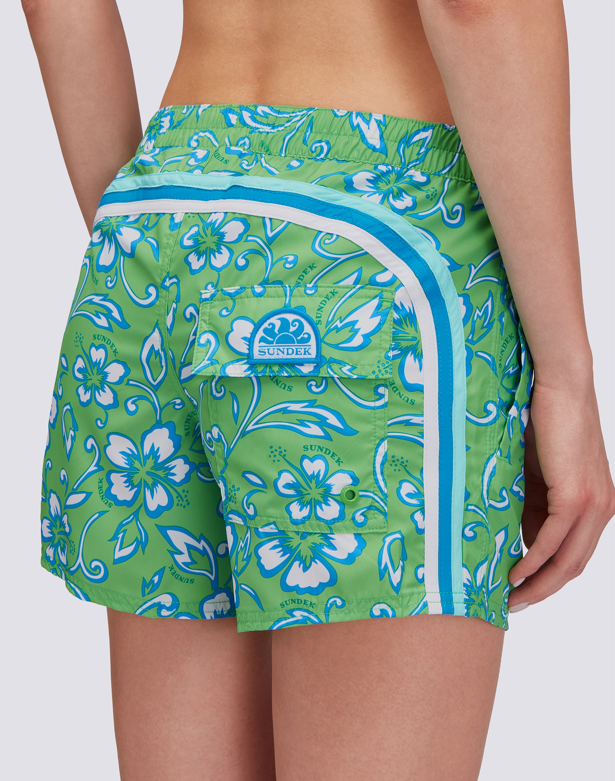 sundek-coast-pantaloncino-mare-donna-repreve-stampa-hibiscus-sk23 image 3