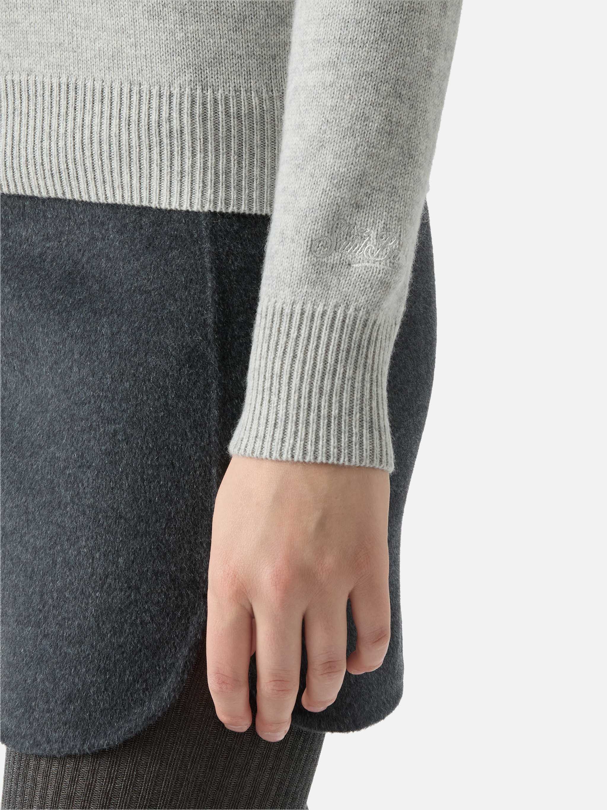 mc2-saint-barth-new-queen-girocollo-donna-grigio-in-misto-cashmere-con-patch image 4