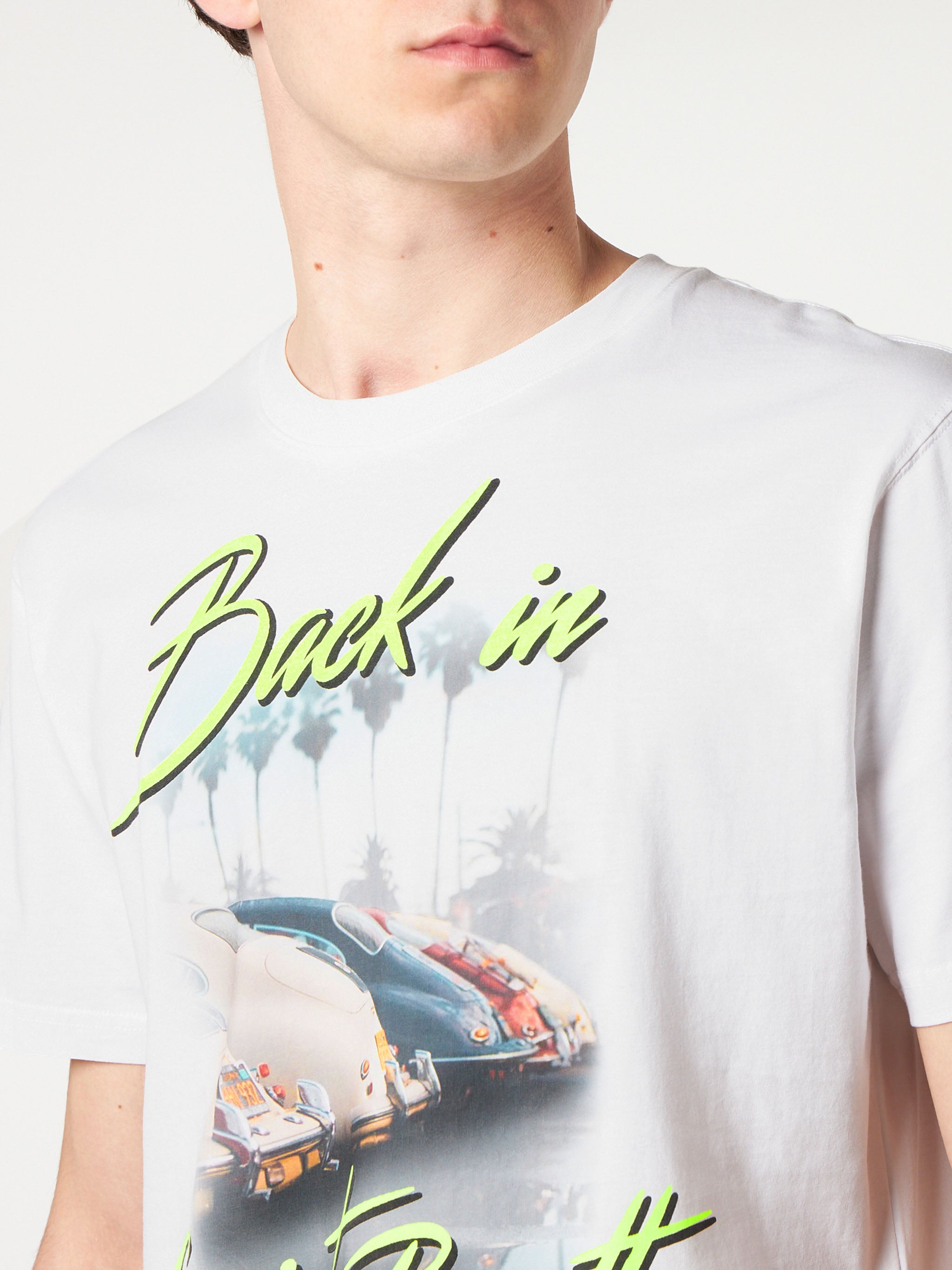 mc2-saint-barth-t-shirt-uomo-back-in-saint-barth-bianca-in-cotone-con-stampa-e-r image 2