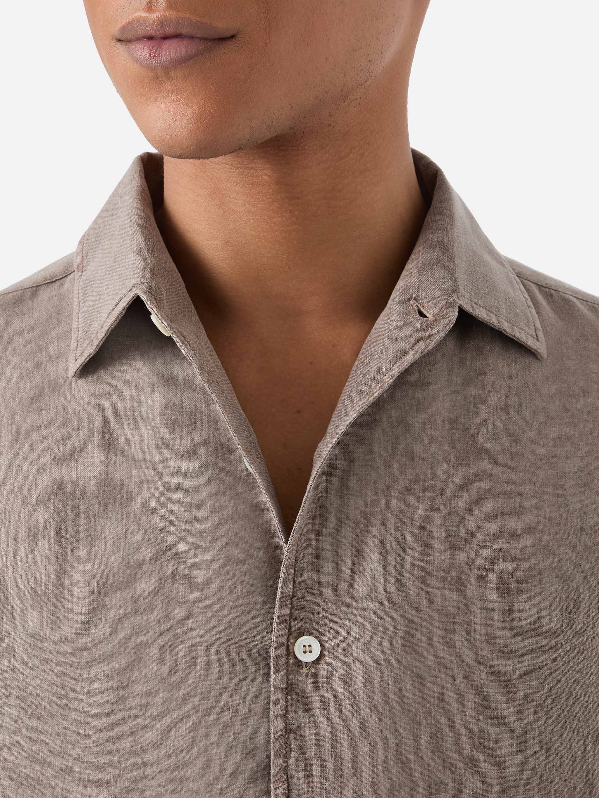 mc2-saint-barth-raphael-camicia-uomo-in-puro-lino-marrone-tintura-minerale image 2