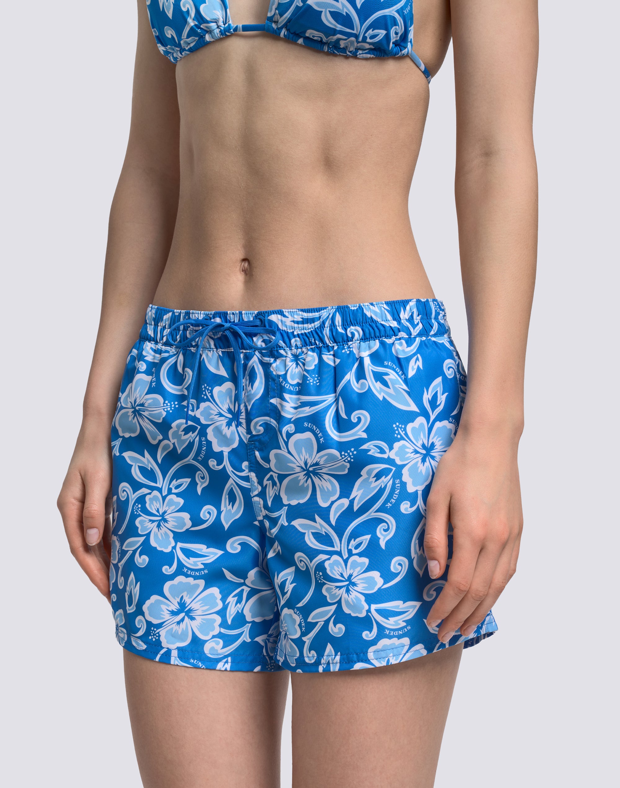 sundek-coast-pantaloncino-mare-donna-repreve-stampa-hibiscus-sk23-w539bdrt323 image 5