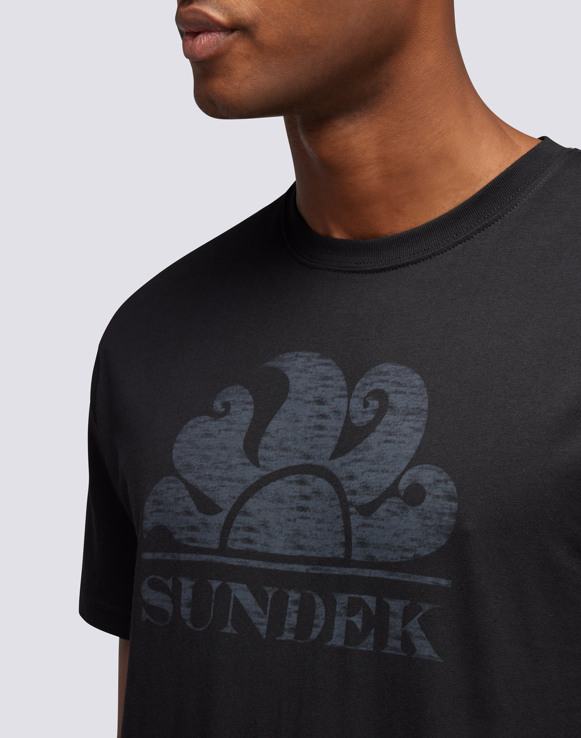 sundek-t-shirt-uomo-maniche-corte-cotone-maxi-logo-tono-su-tono image 4
