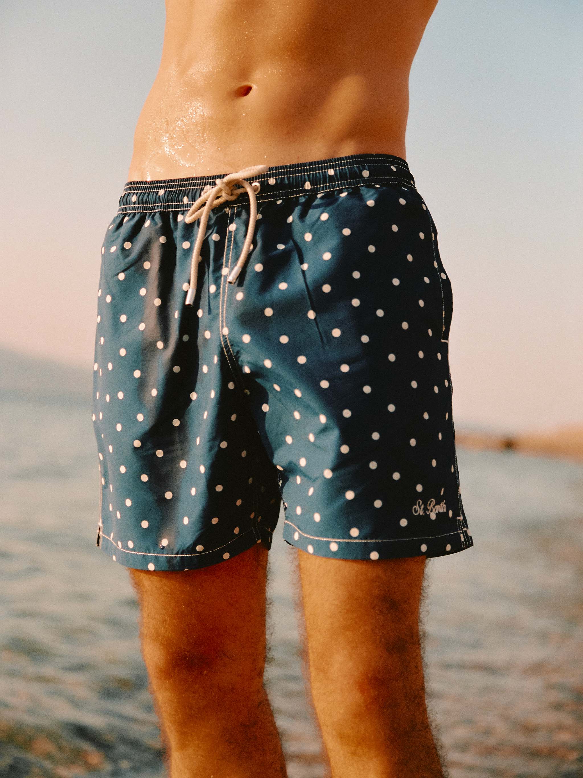 mc2-saint-barth-syros-costume-mare-uomo-blu-pois-bianchi image 2