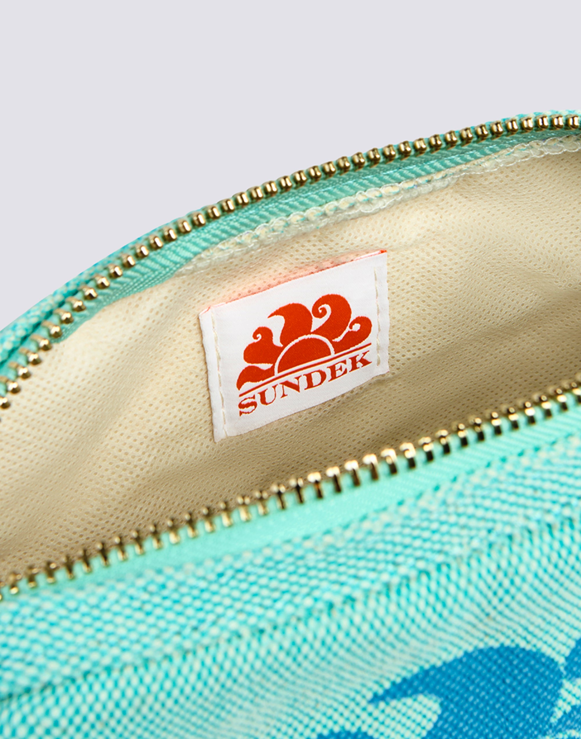 sundek-pochette-effetto-stone-washed image 4