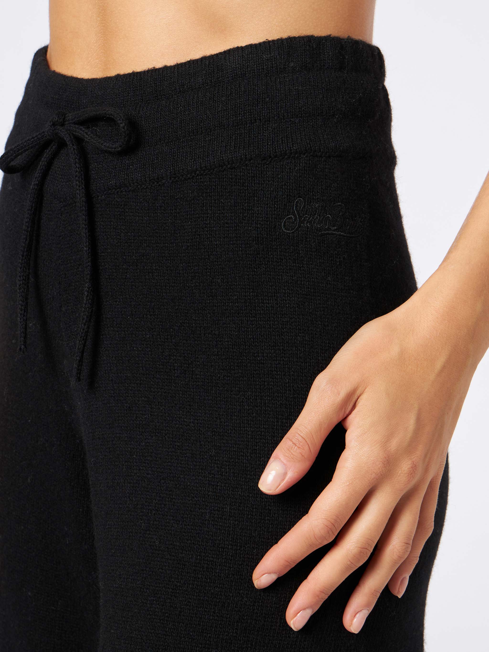 mc2-saint-barth-pantalone-a-palazzo-nero-in-maglia-con-cashmere-misto-donna-vest image 3