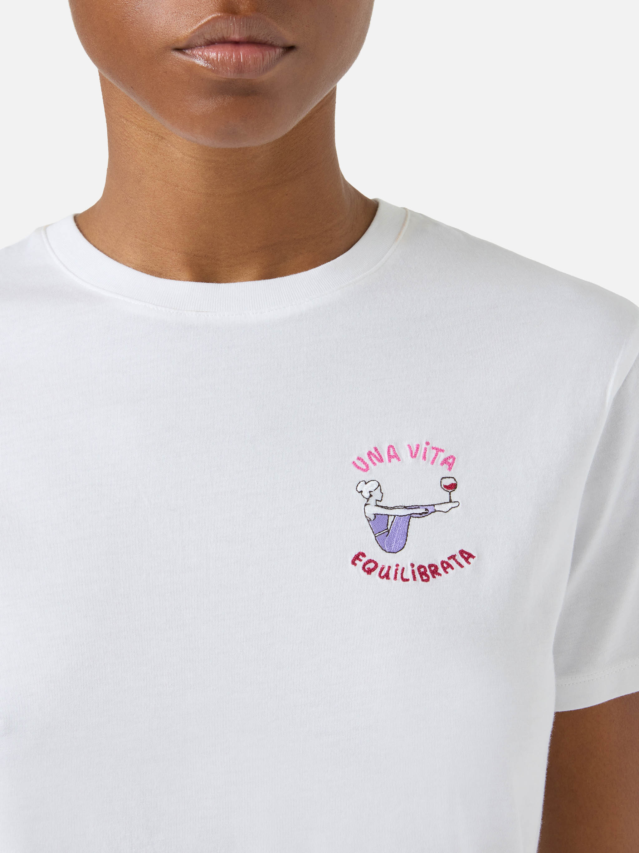 mc2-saint-barth-t-shirt-emilie-bianca-ricamo-una-vita-equilibrata-donna image 1