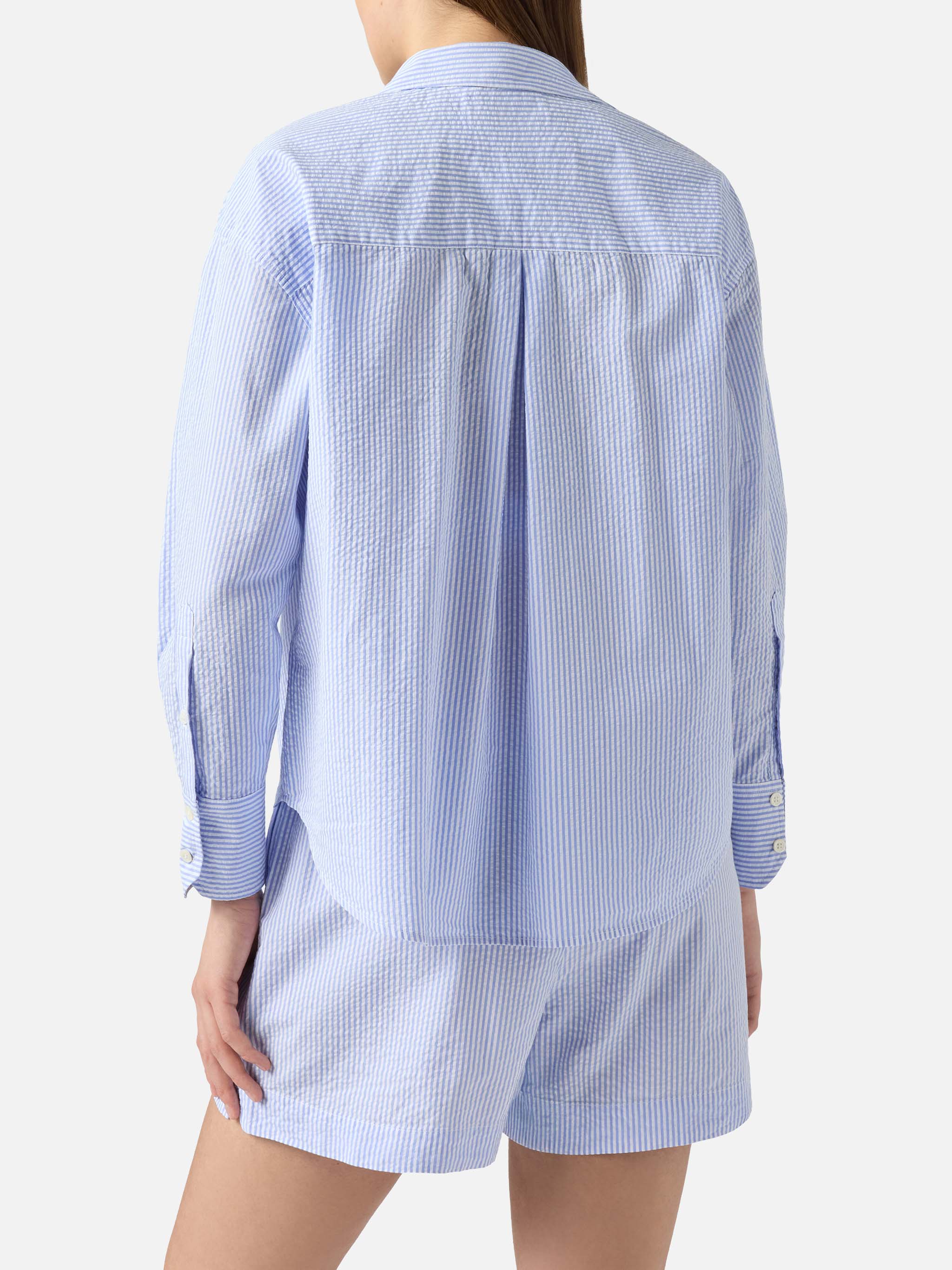 mc2-saint-barth-cristal-camicia-donna-seersucker-righe-azzurre-con-ricami image 3