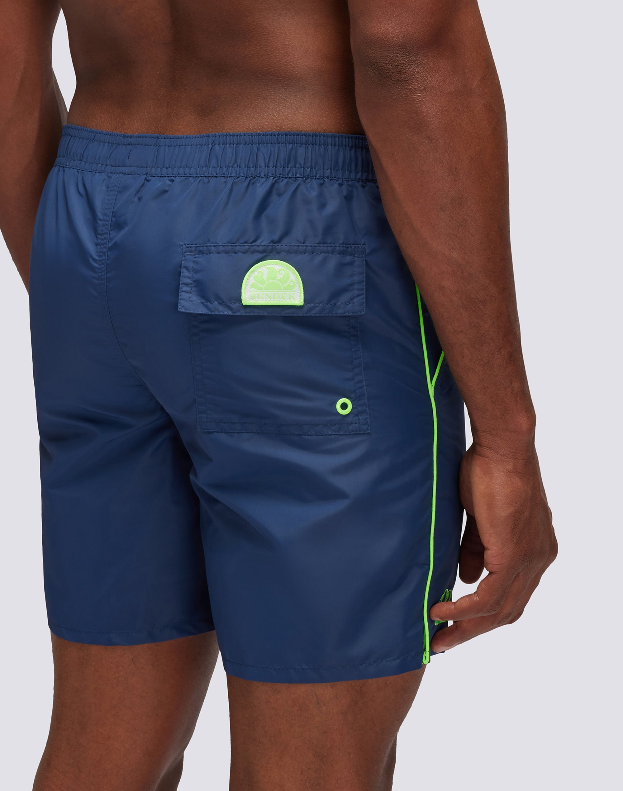 sundek-iconic-costume-mare-uomo-lunghezza-media-vita-elasticata-taffeta-con-pipi image 3