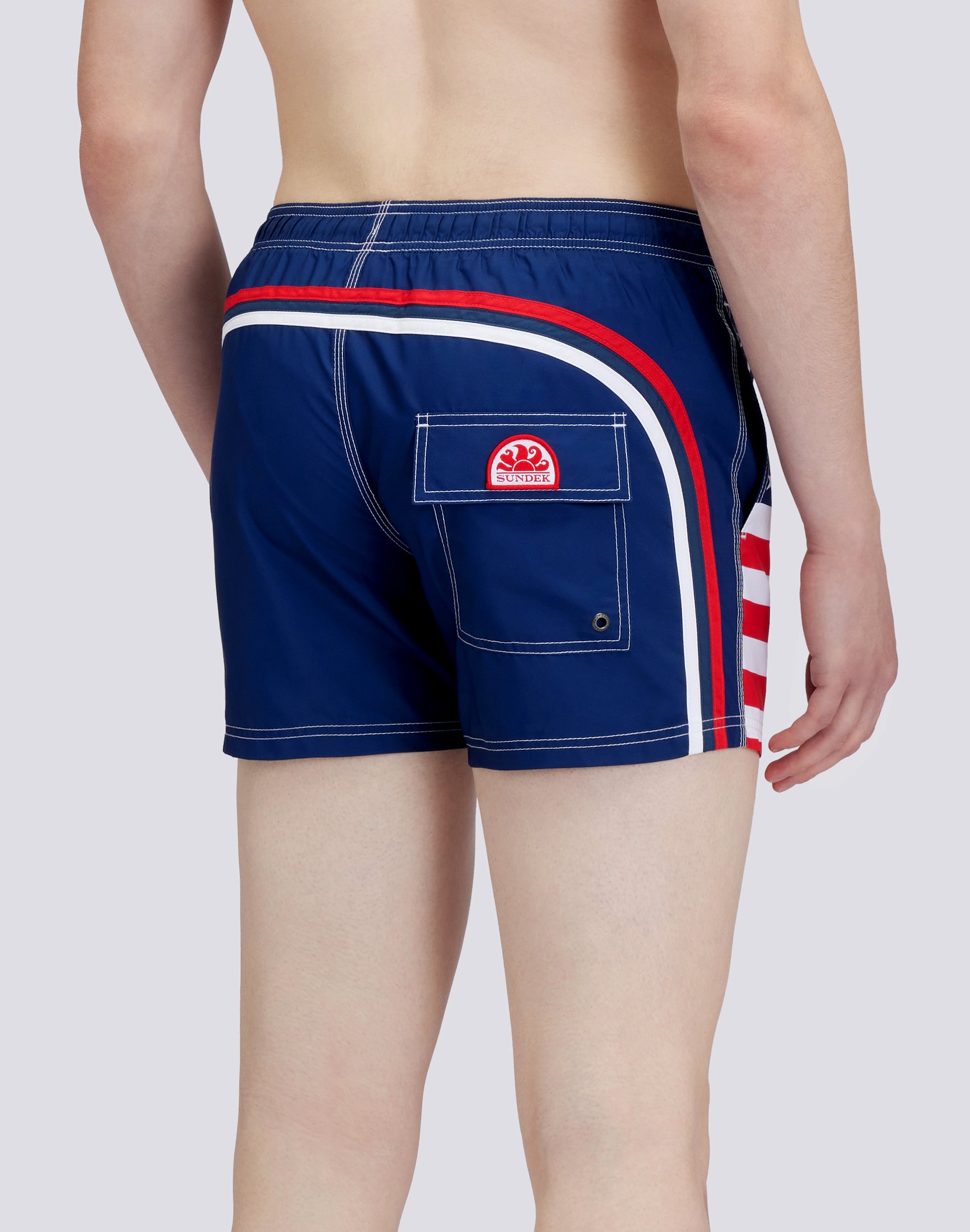 sundek-costume-da-bagno-corto-uomo-in-poliestere-riciclato-repreve-bandiera-stat image 2